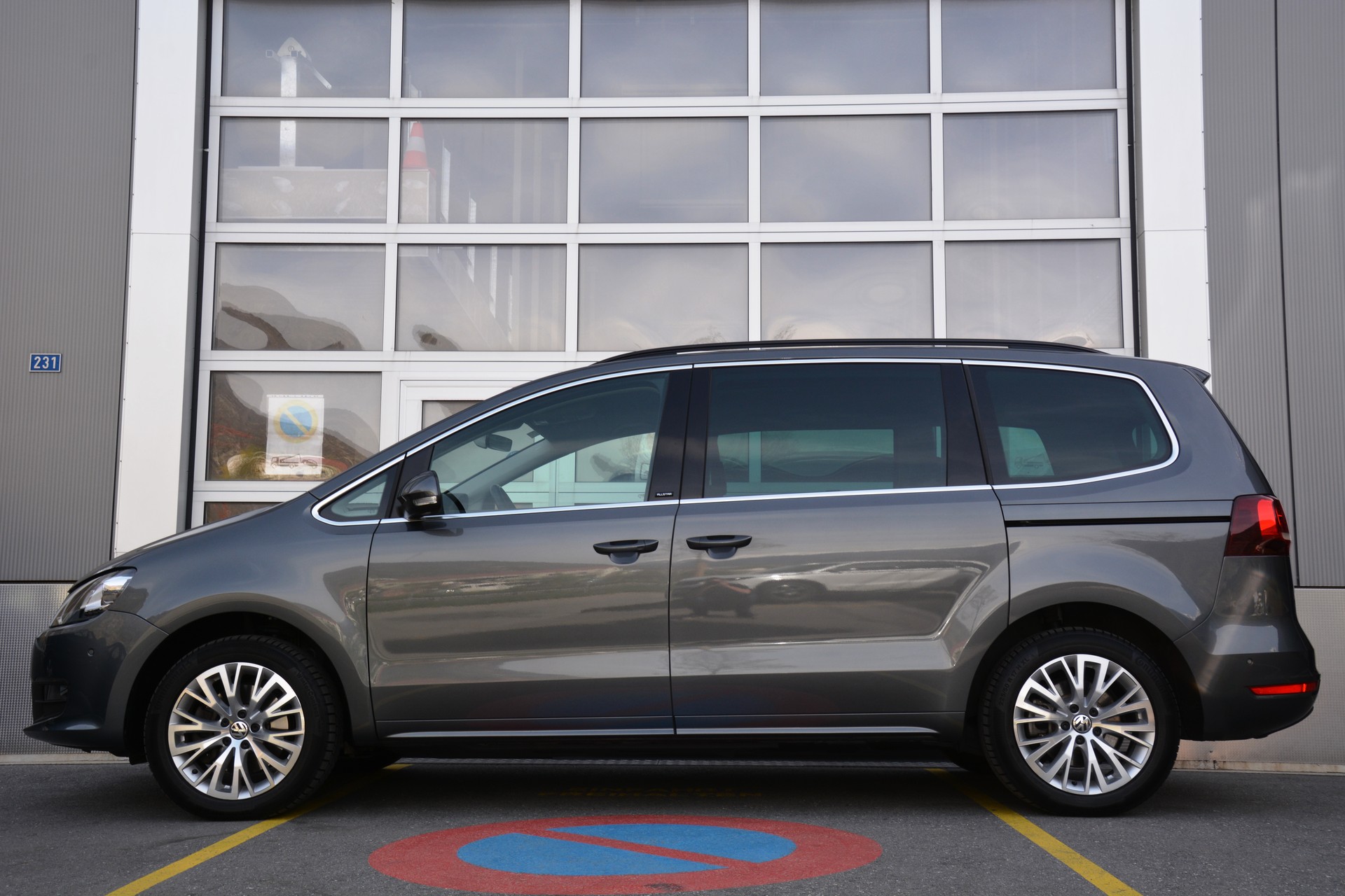 VW Sharan 2.0 TDI BMT Allstar 4Motion DSG-image-3