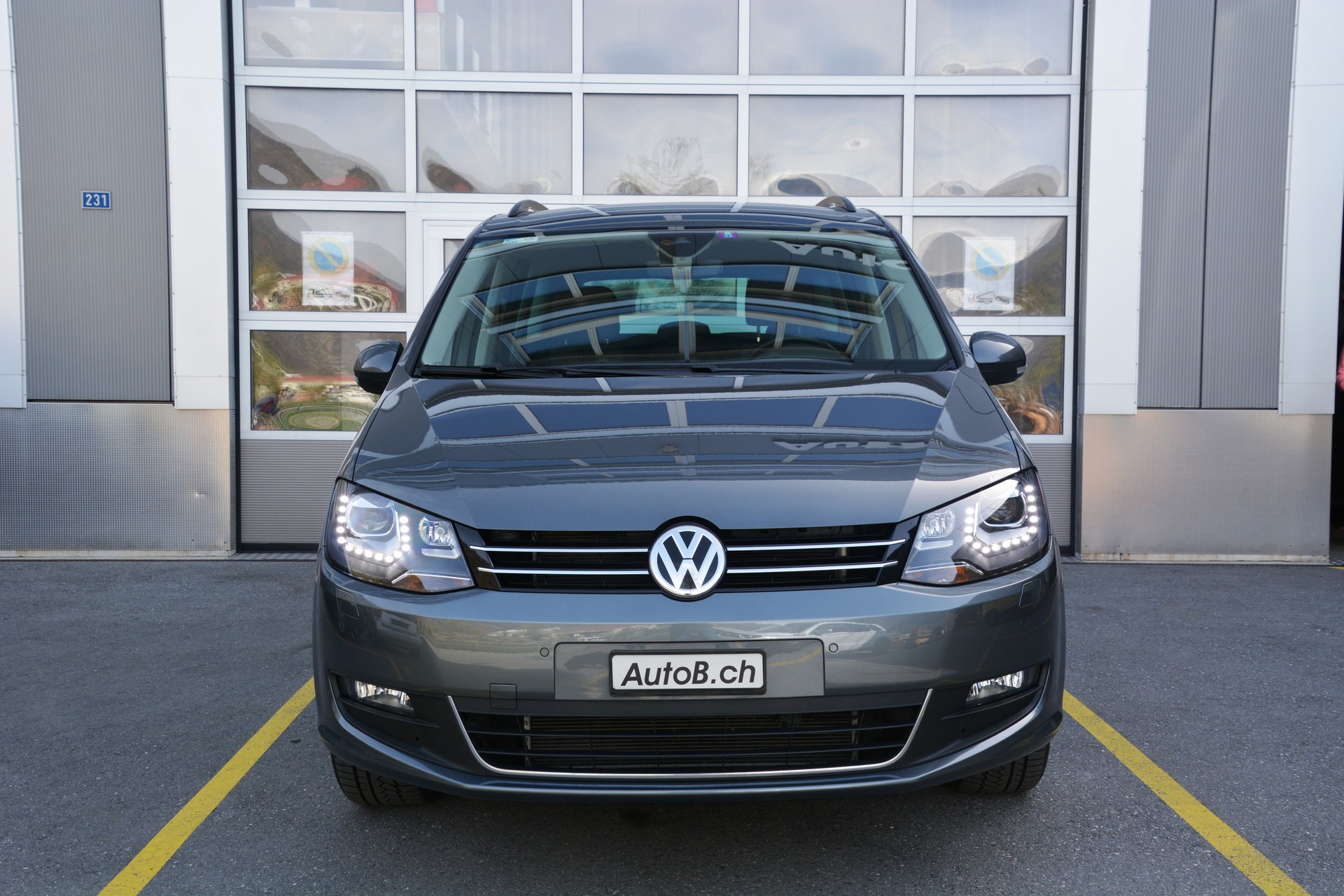 VW Sharan 2.0 TDI BMT Allstar 4Motion DSG-image-2