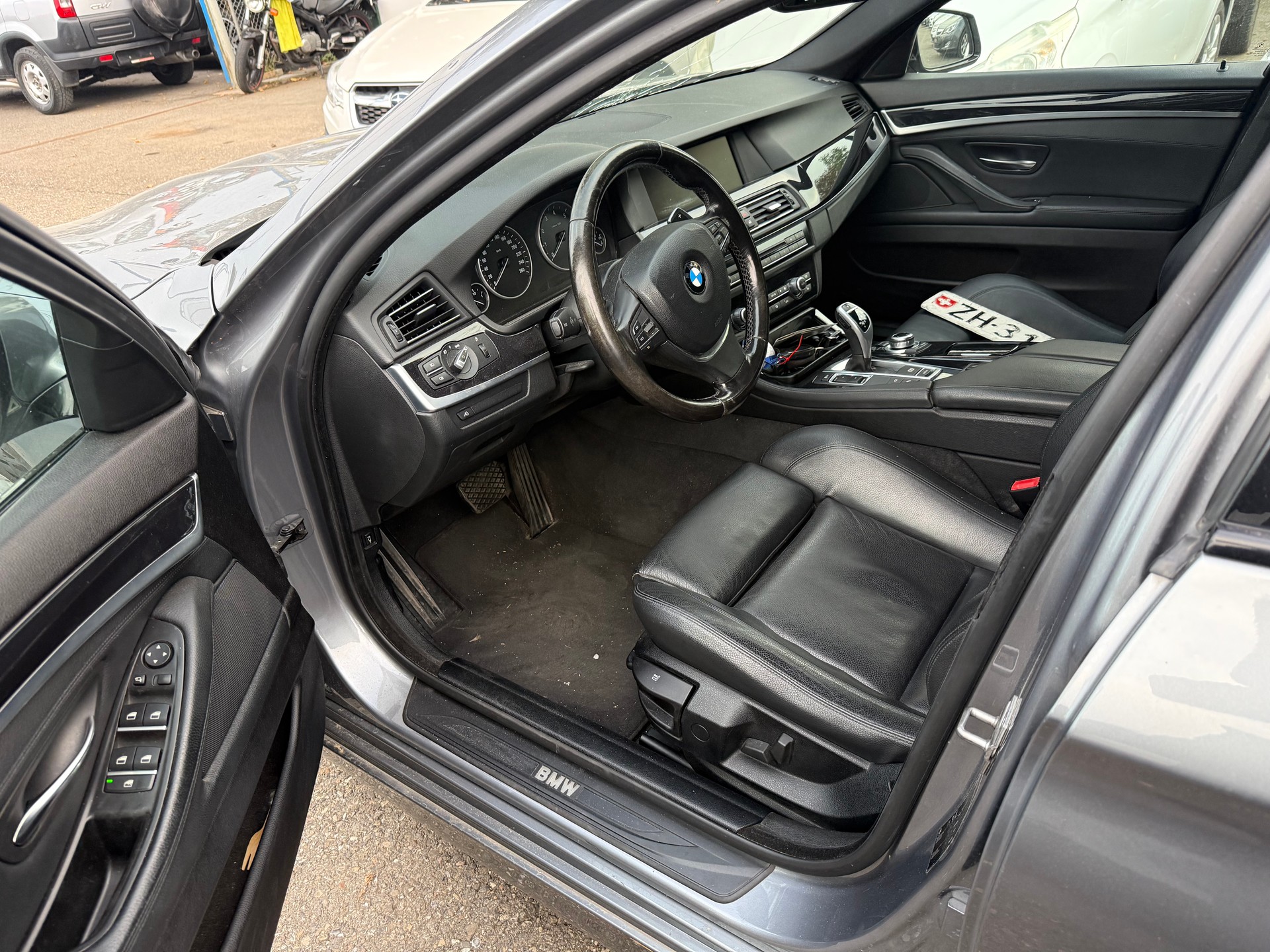 BMW 523i Touring Steptronic-image-11