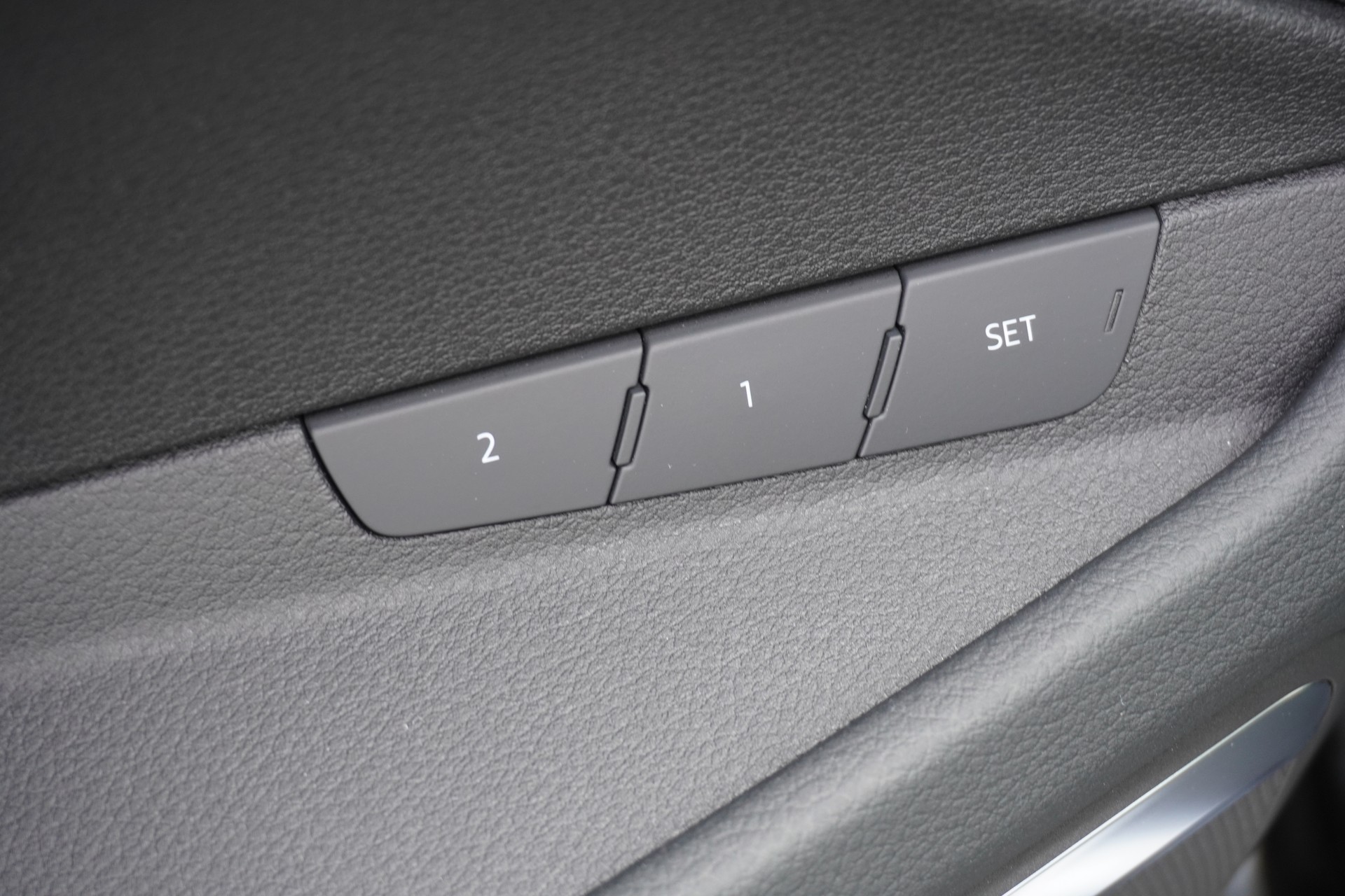 AUDI Q8 55 e-tron Black Edition quattro S-LINE!!!-image-38