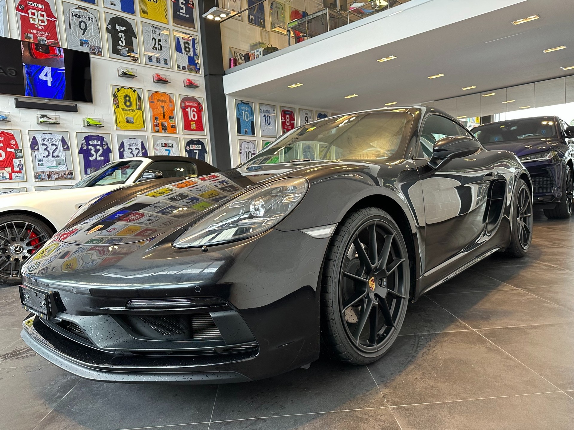 PORSCHE 718 Cayman GTS 4.0-image-2