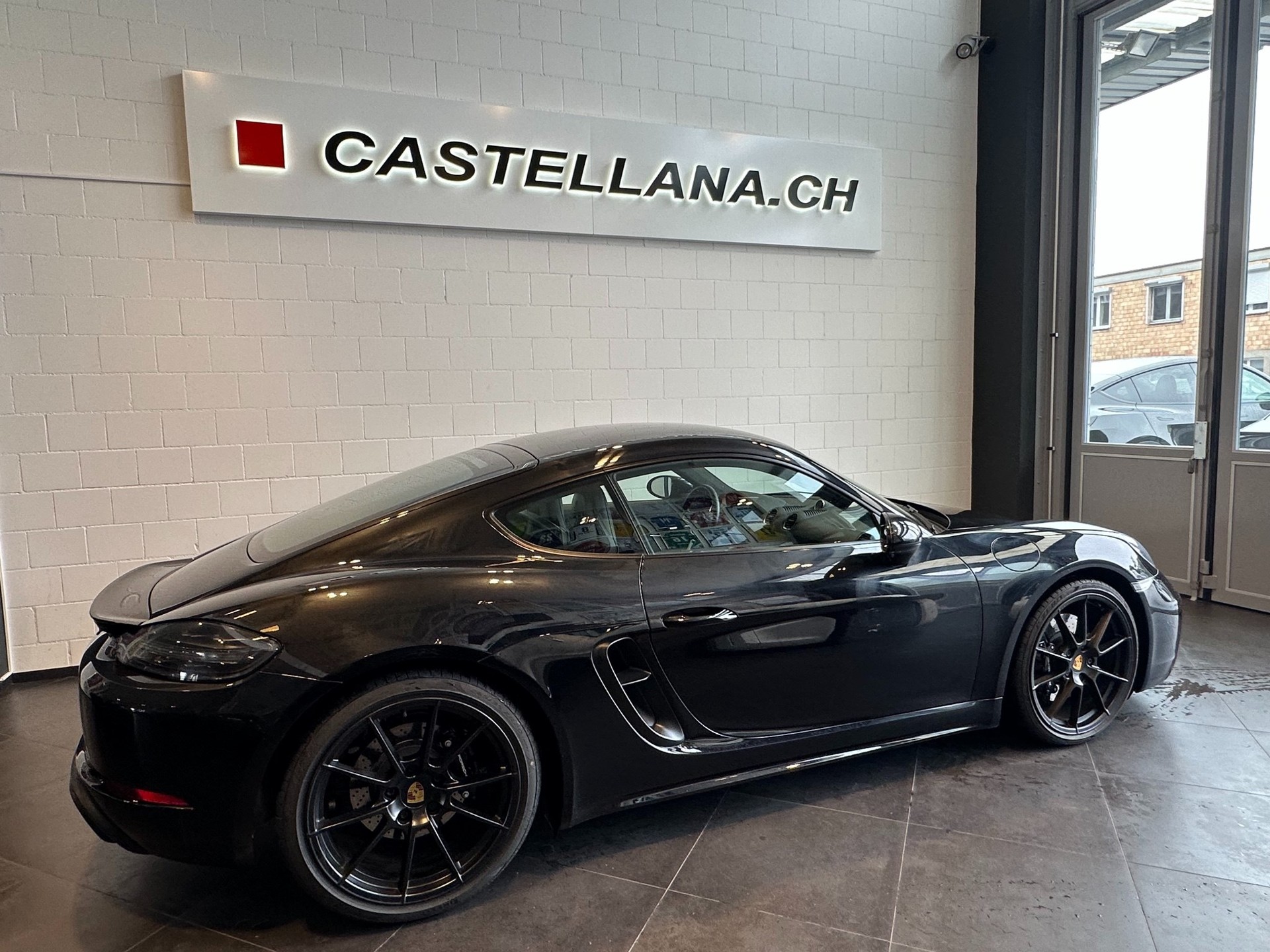 PORSCHE 718 Cayman GTS 4.0-image-3