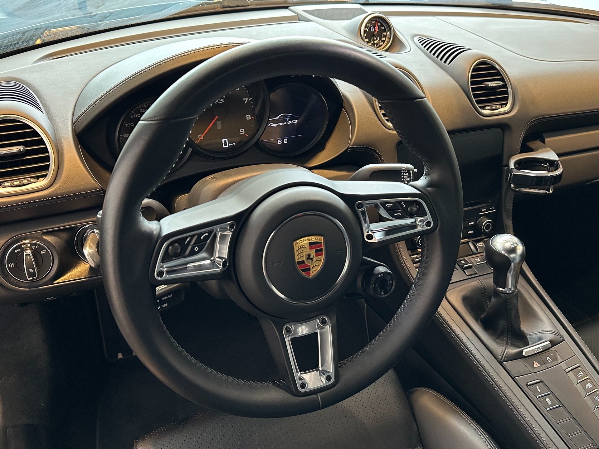 PORSCHE 718 Cayman GTS 4.0-image-9