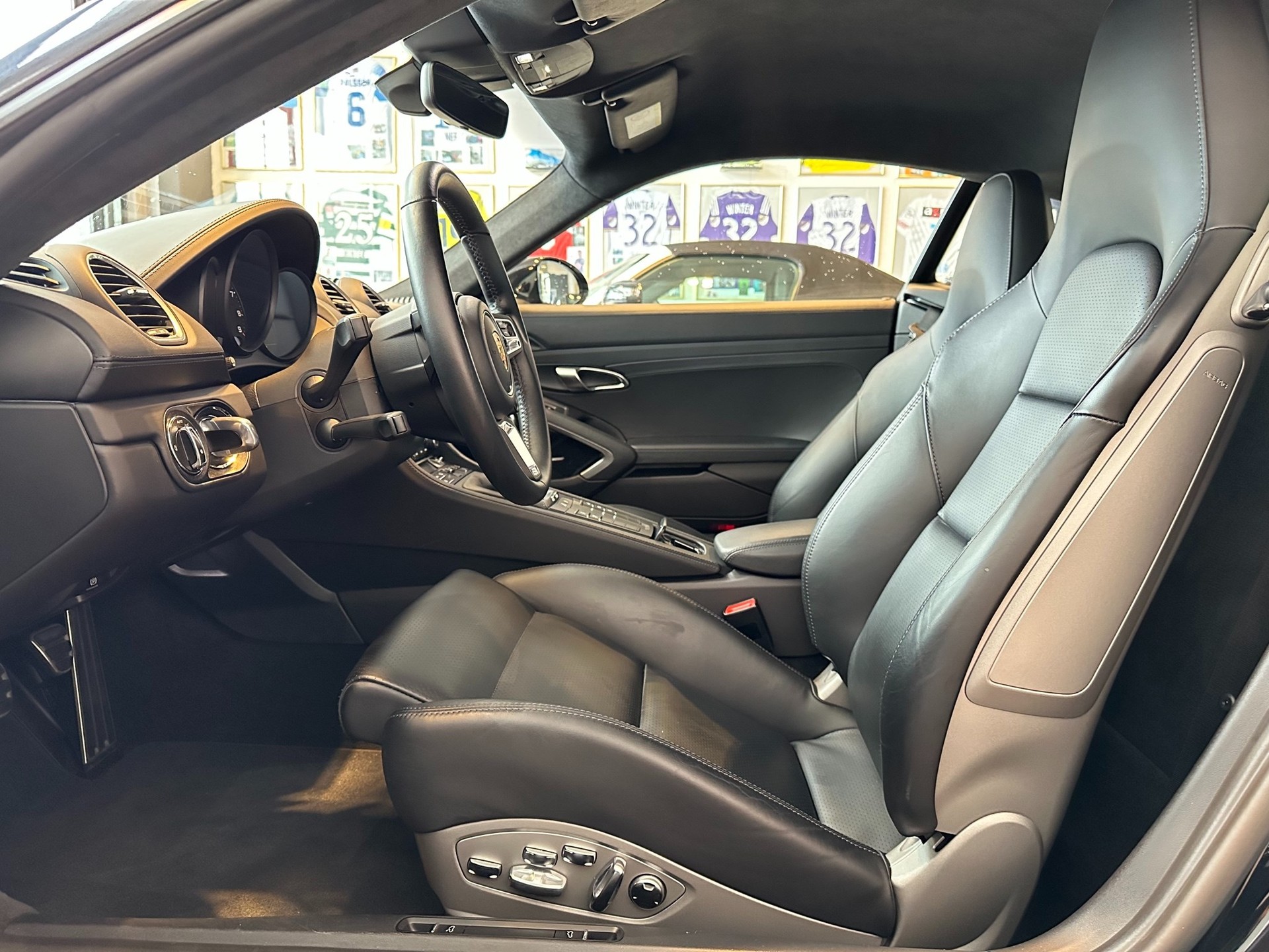 PORSCHE 718 Cayman GTS 4.0-image-7