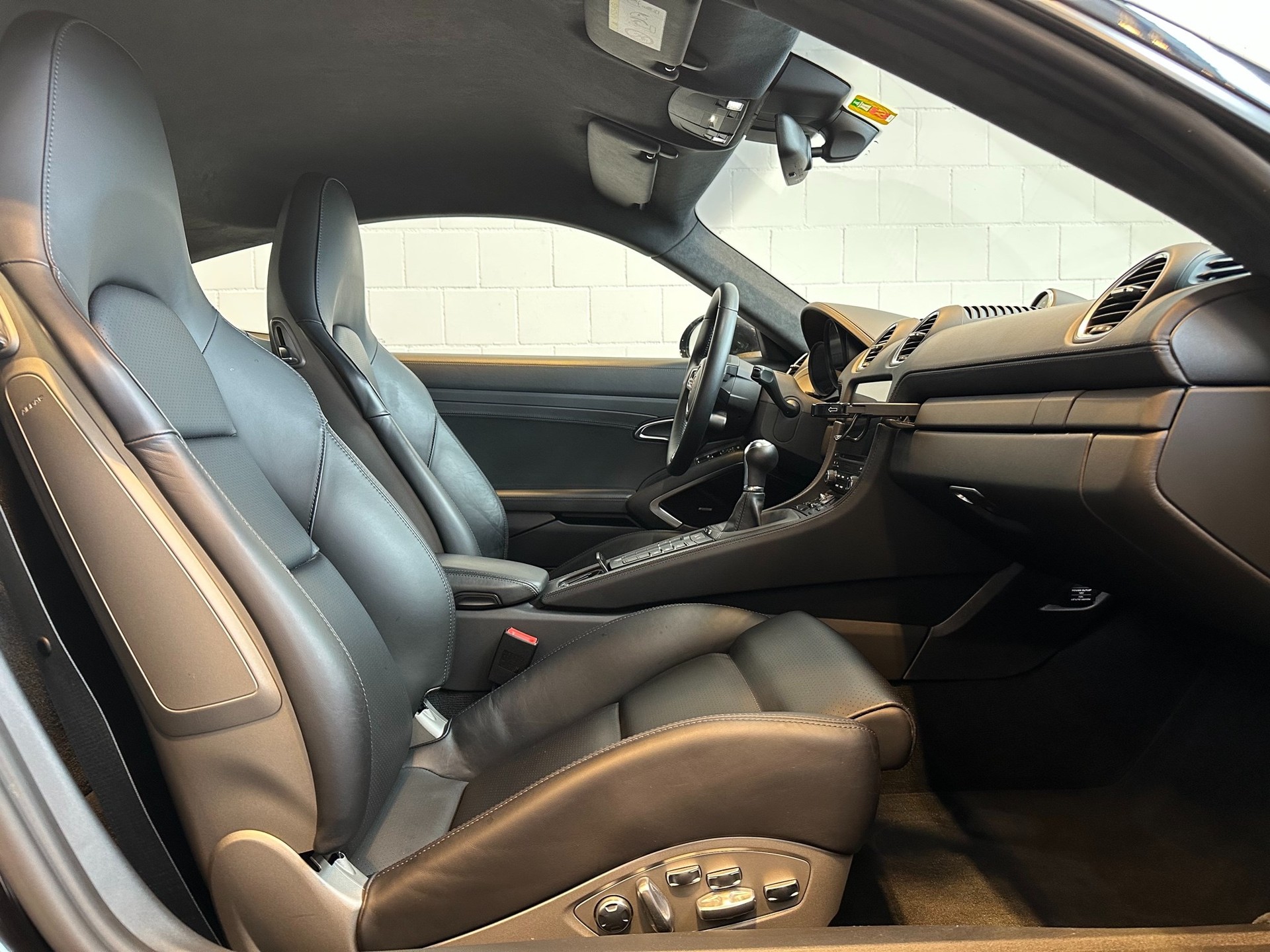 PORSCHE 718 Cayman GTS 4.0-image-8