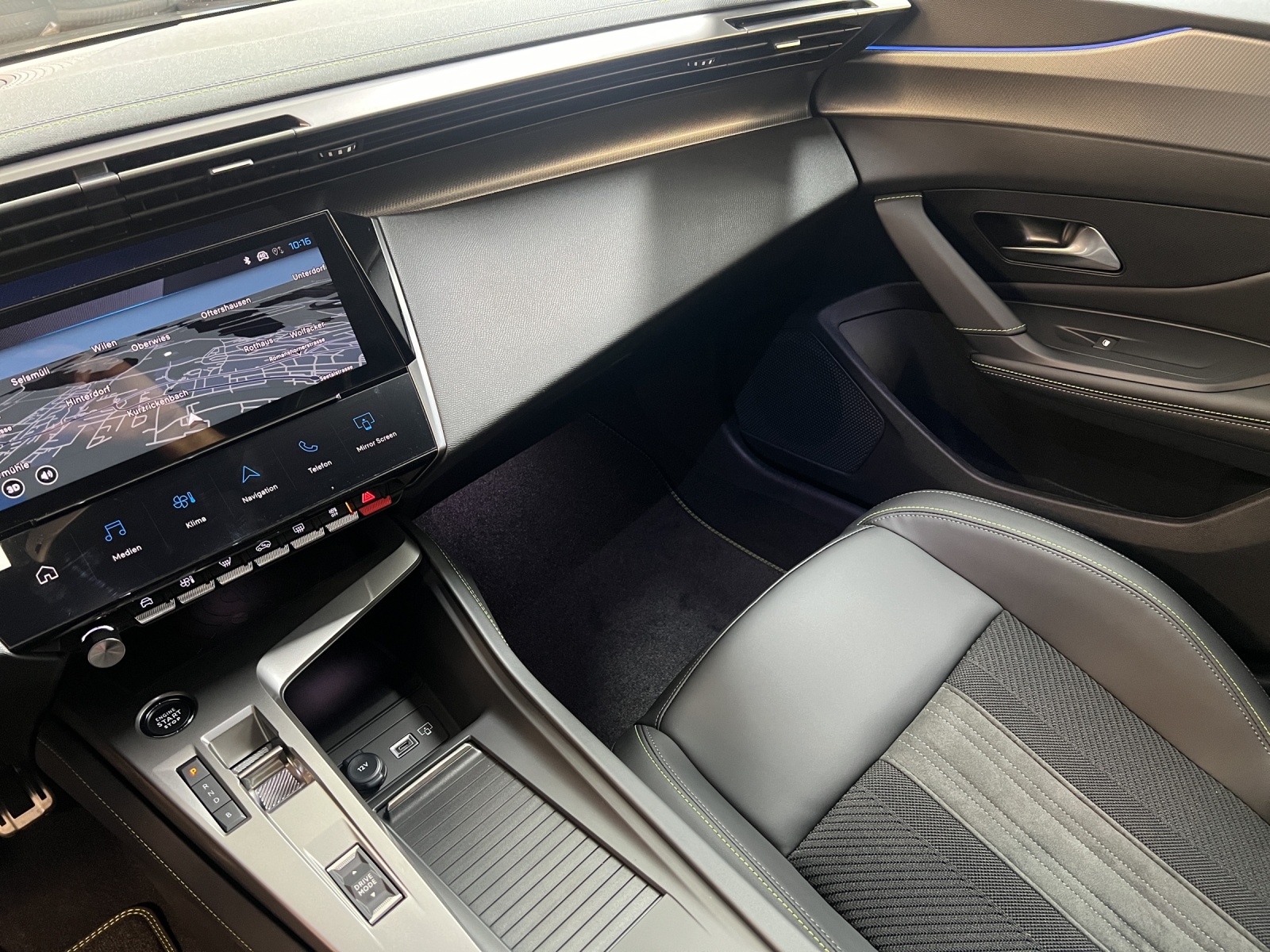 PEUGEOT 308 SW 1.6 PHEV 225 GT-image-10