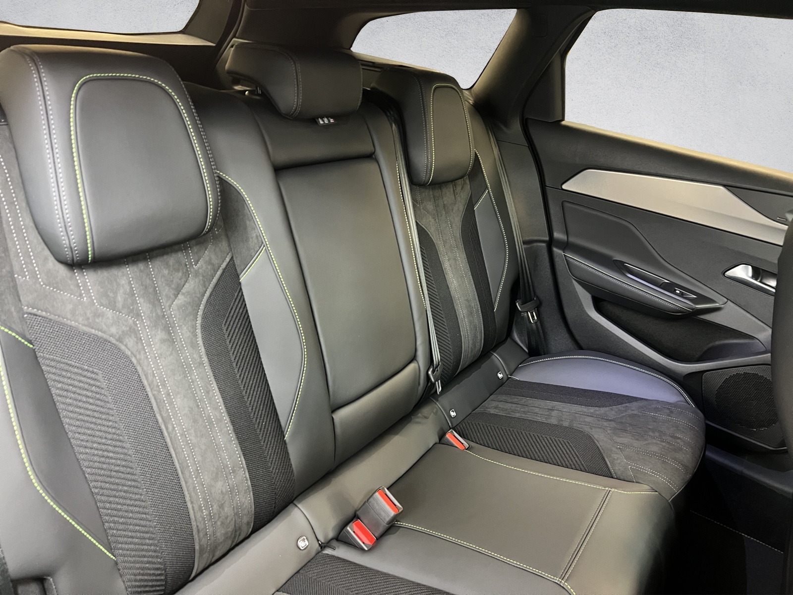 PEUGEOT 308 SW 1.6 PHEV 225 GT-image-12