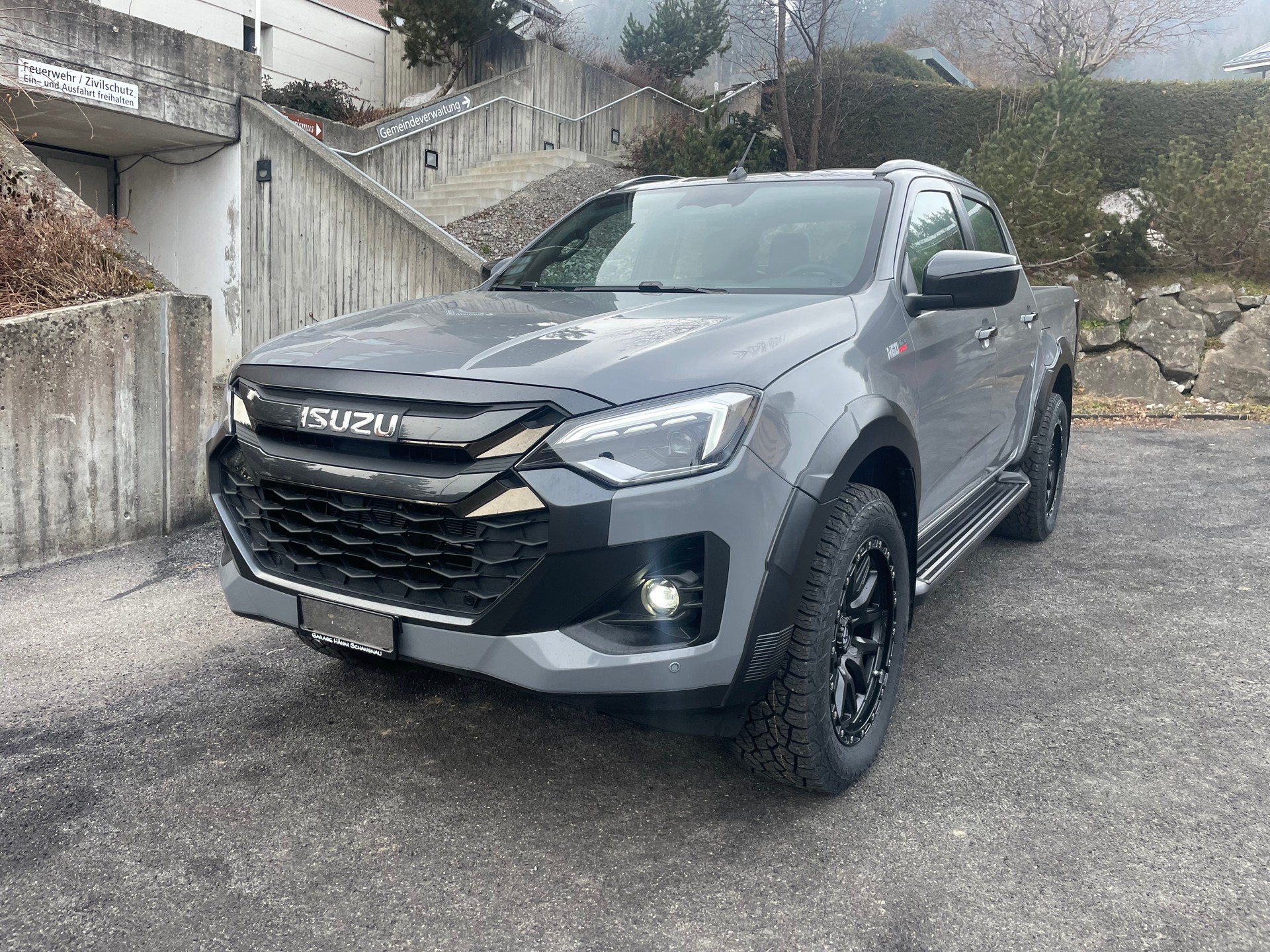ISUZU Nitro Sport +-image-1