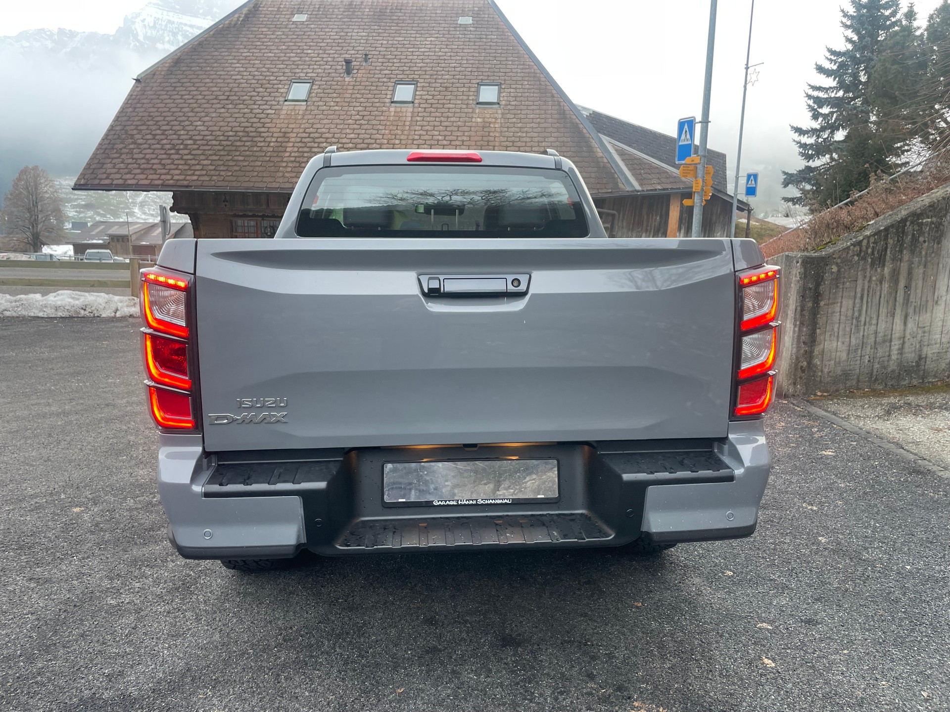 ISUZU Nitro Sport +-image-4