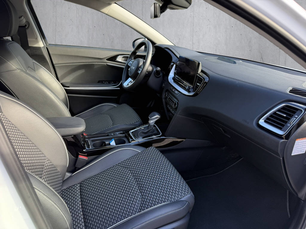 KIA Ceed SW 1.6 GDi Plug-in Hybrid Style-image-9