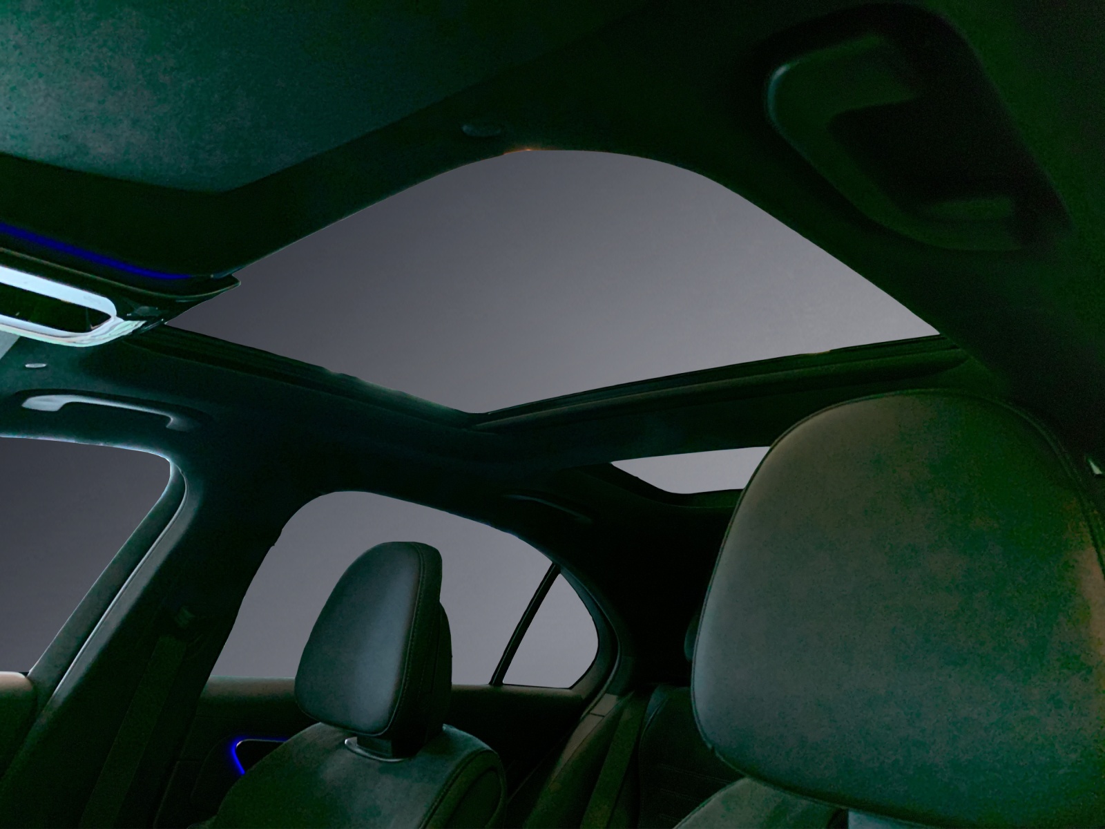 MERCEDES-BENZ C 400e 4 Matic-image-9