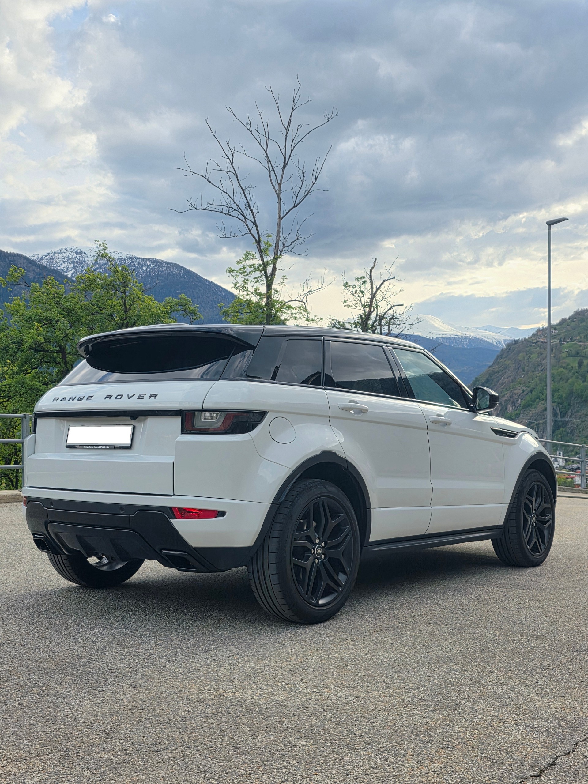 LAND ROVER Range Rover Evoque 2.0 Si4 HSE Dynamic AT9-image-2