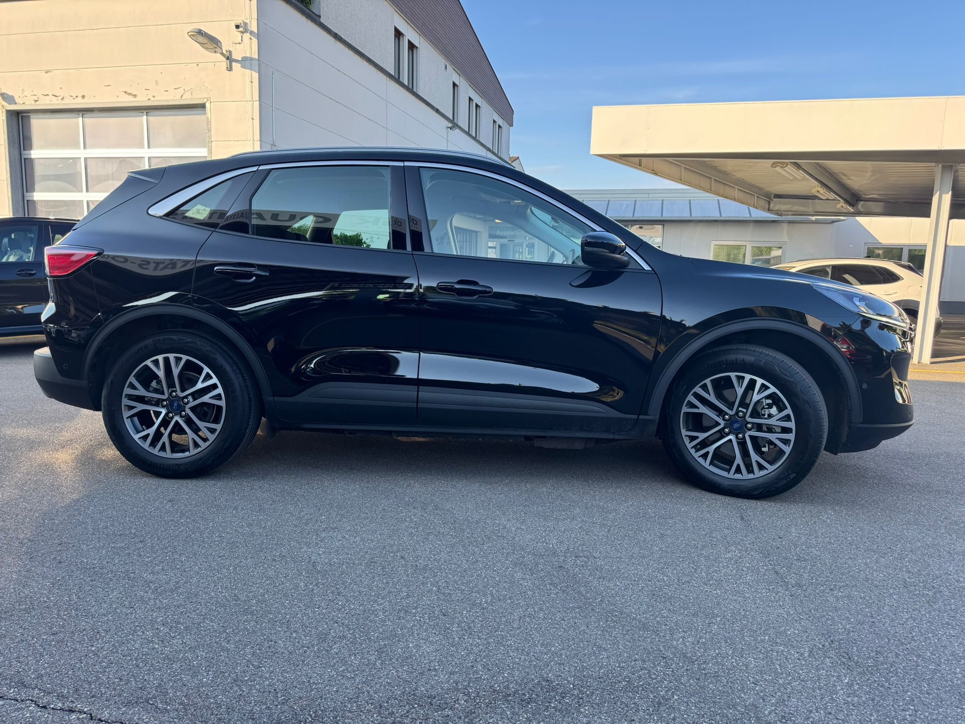 FORD Kuga 2.5 PHEV Titanium 2WD-image-3