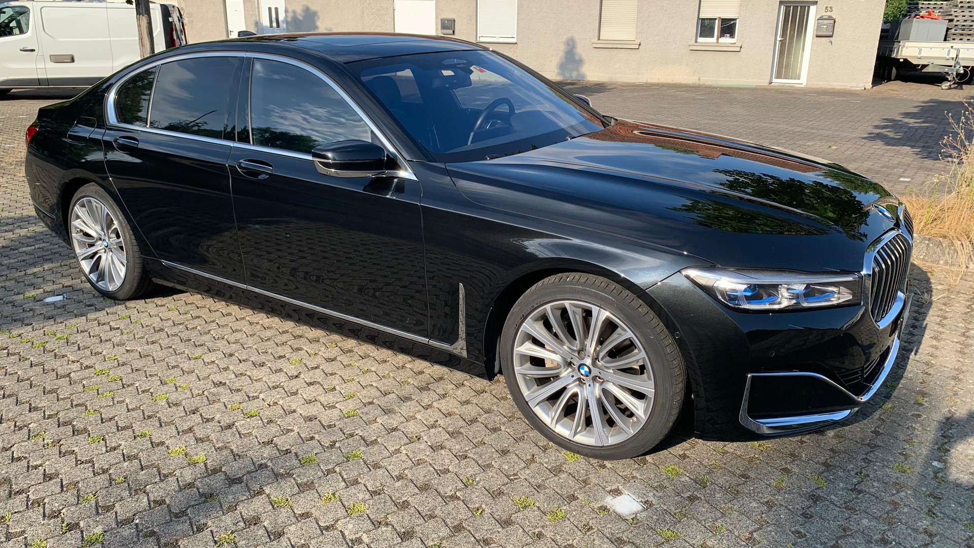 BMW 730d xDrive Steptronic-image-2