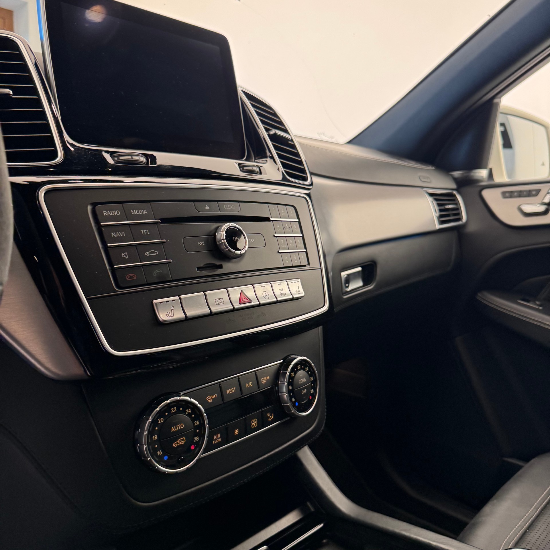 MERCEDES-BENZ GLE Coupé 63 S AMG 4Matic Speedshift-image-9