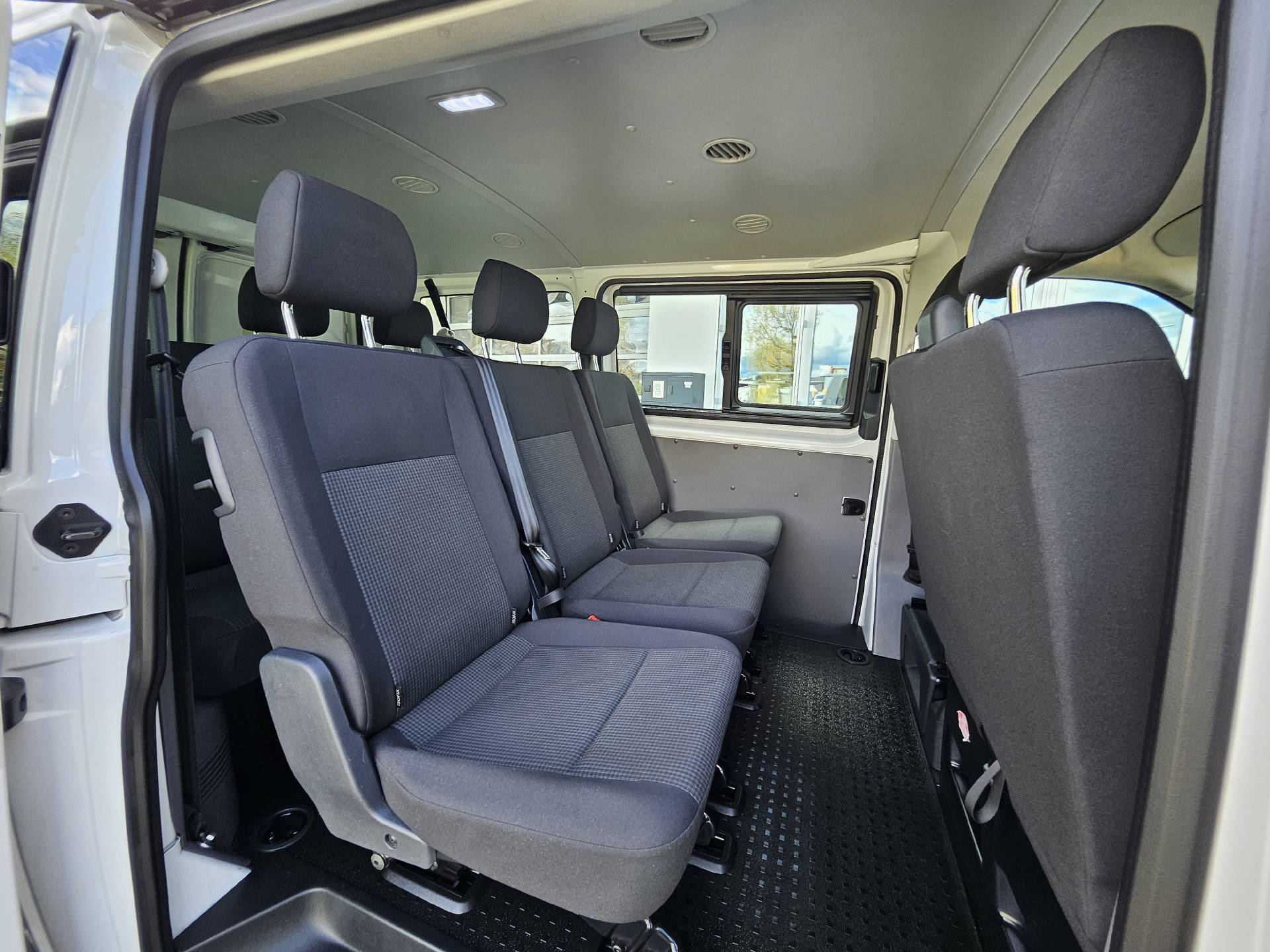VW T6.1 Kombi 3000 2.0 TDI 150 DSG * Klima * Tempomat * Schiebetüre rechts + links * 9- Plätzer *-image-9