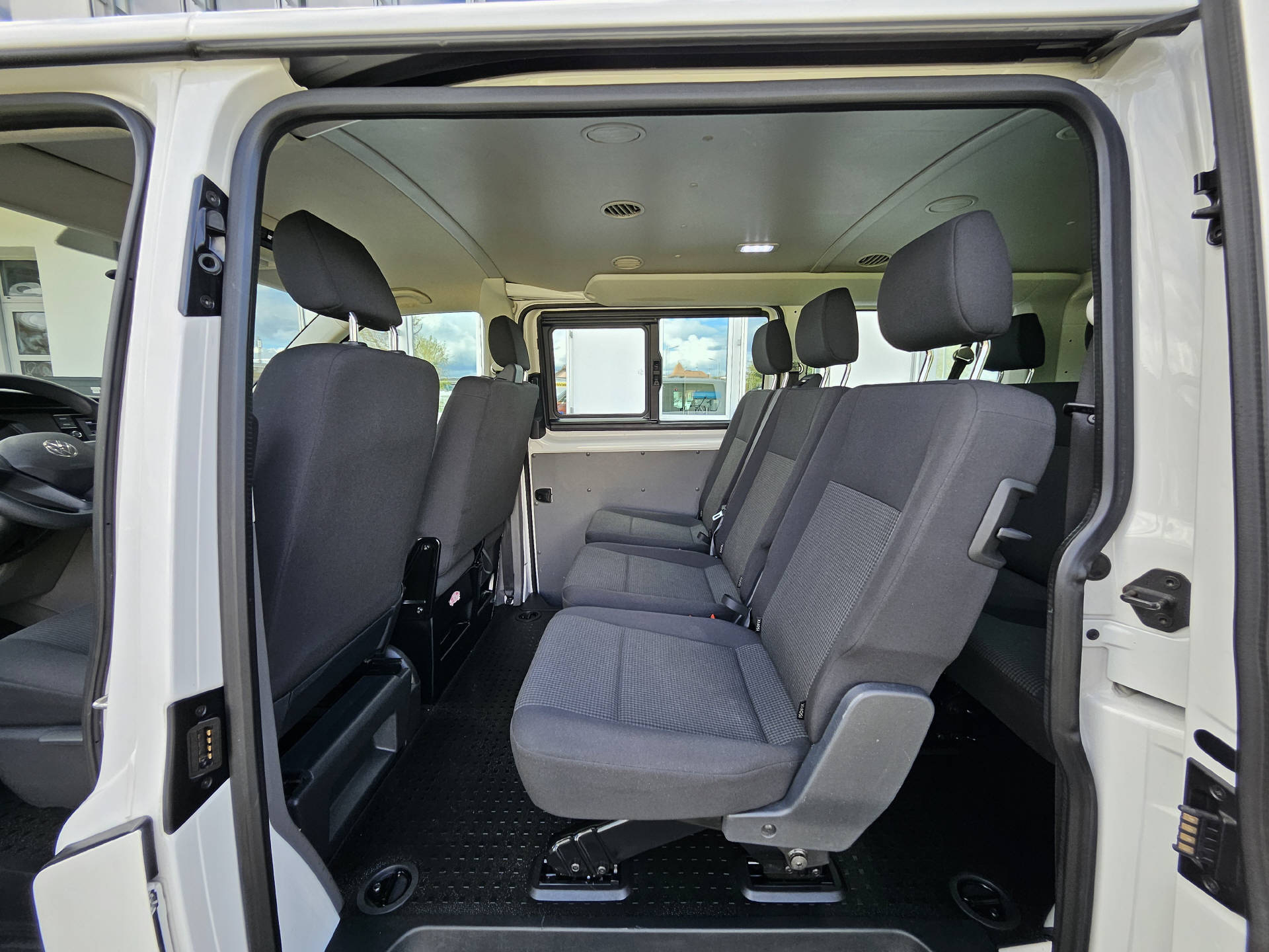 VW T6.1 Kombi 3000 2.0 TDI 150 DSG * Klima * Tempomat * Schiebetüre rechts + links * 9- Plätzer *-image-15