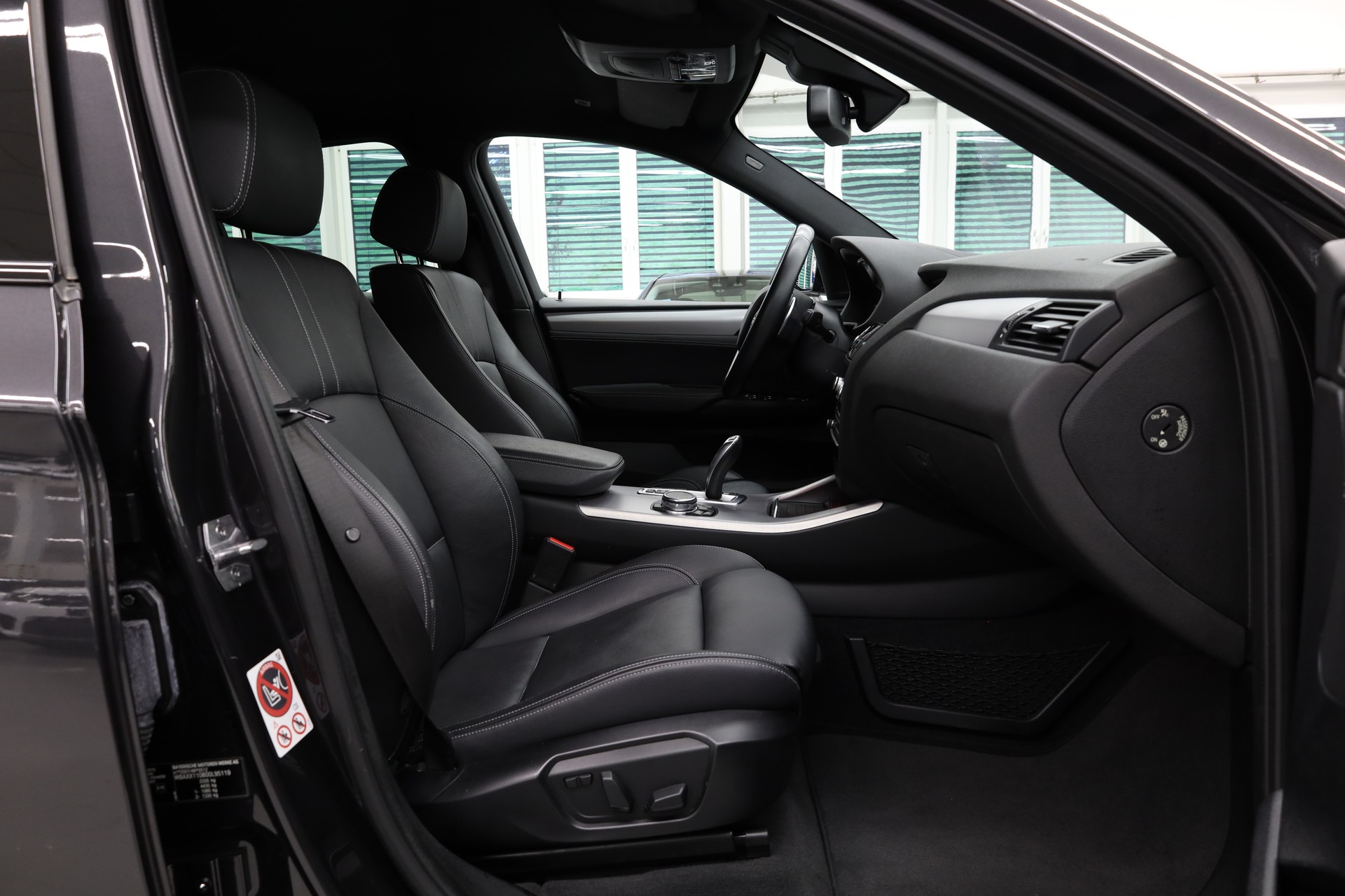 BMW X4 20d xDrive-image-13