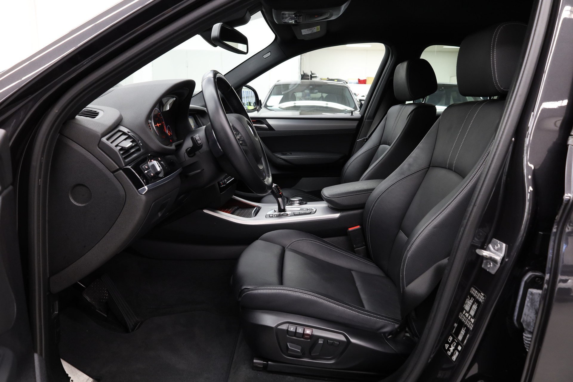 BMW X4 20d xDrive-image-12