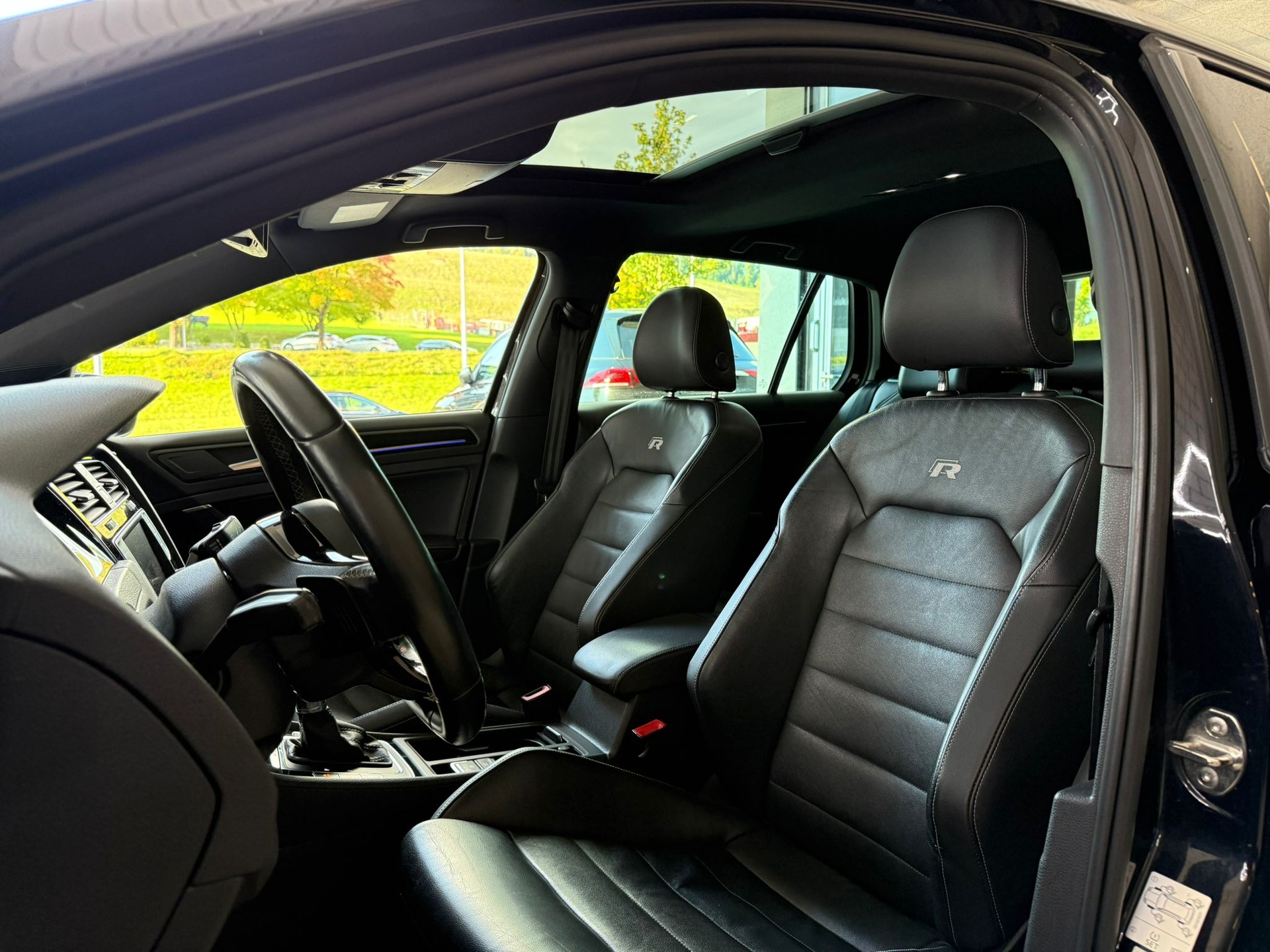 VW Golf 2.0 TSI R 4Motion DSG-image-10