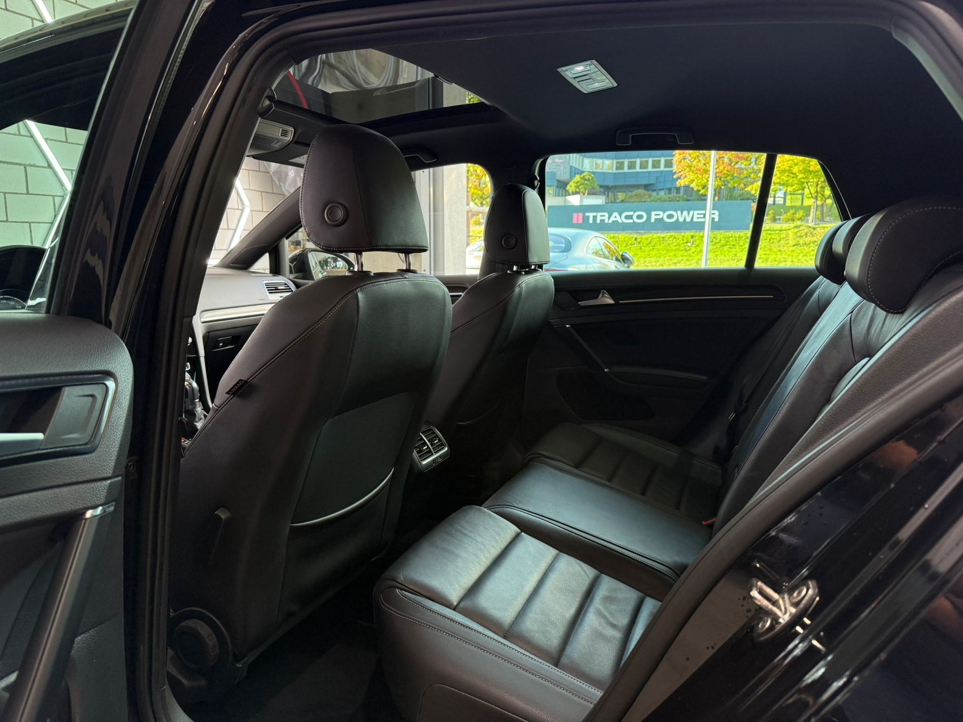 VW Golf 2.0 TSI R 4Motion DSG-image-11