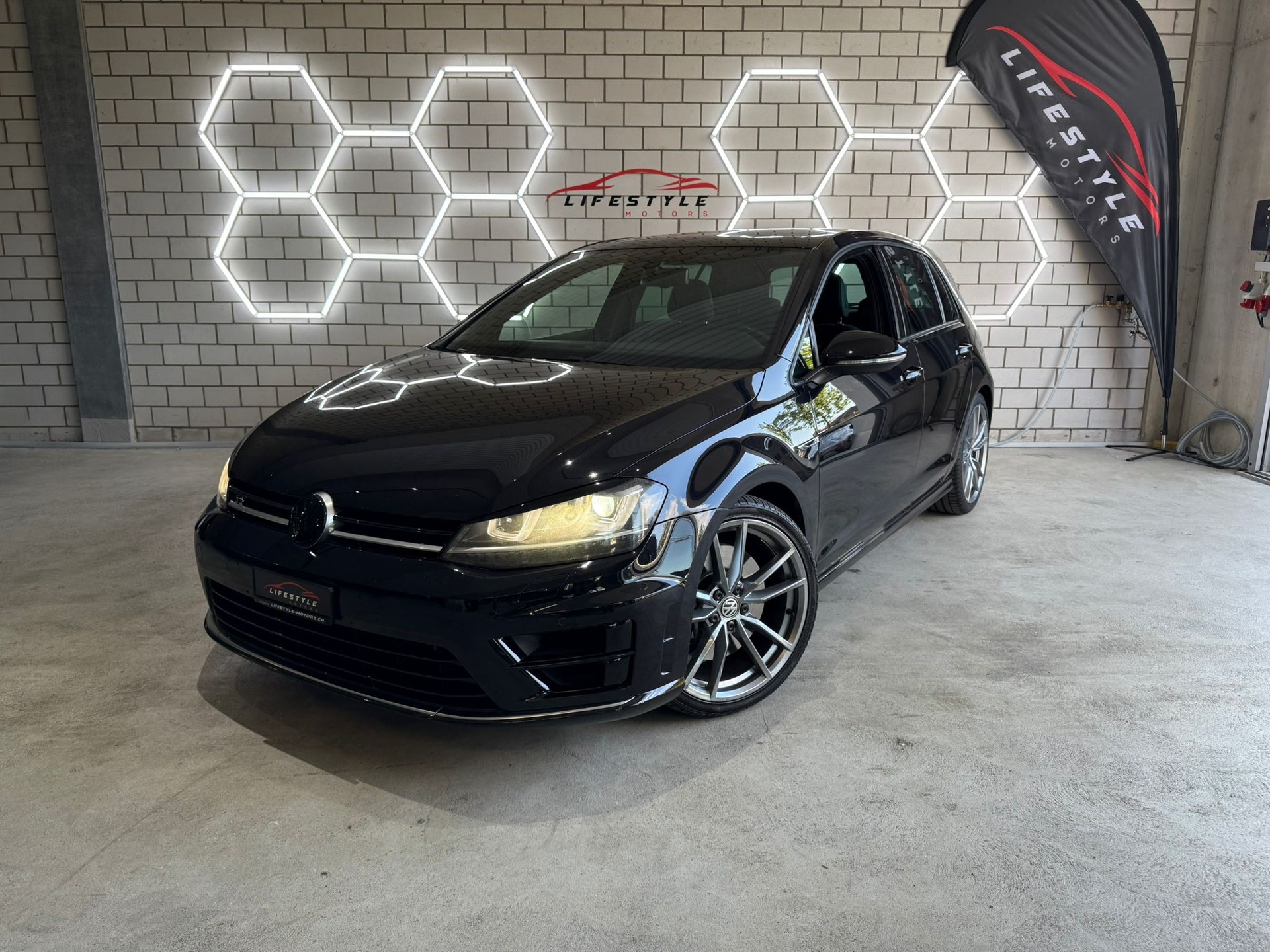 VW Golf 2.0 TSI R 4Motion DSG-image-0