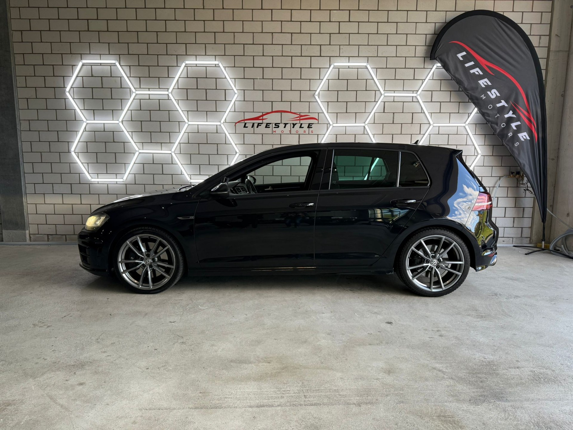 VW Golf 2.0 TSI R 4Motion DSG-image-1