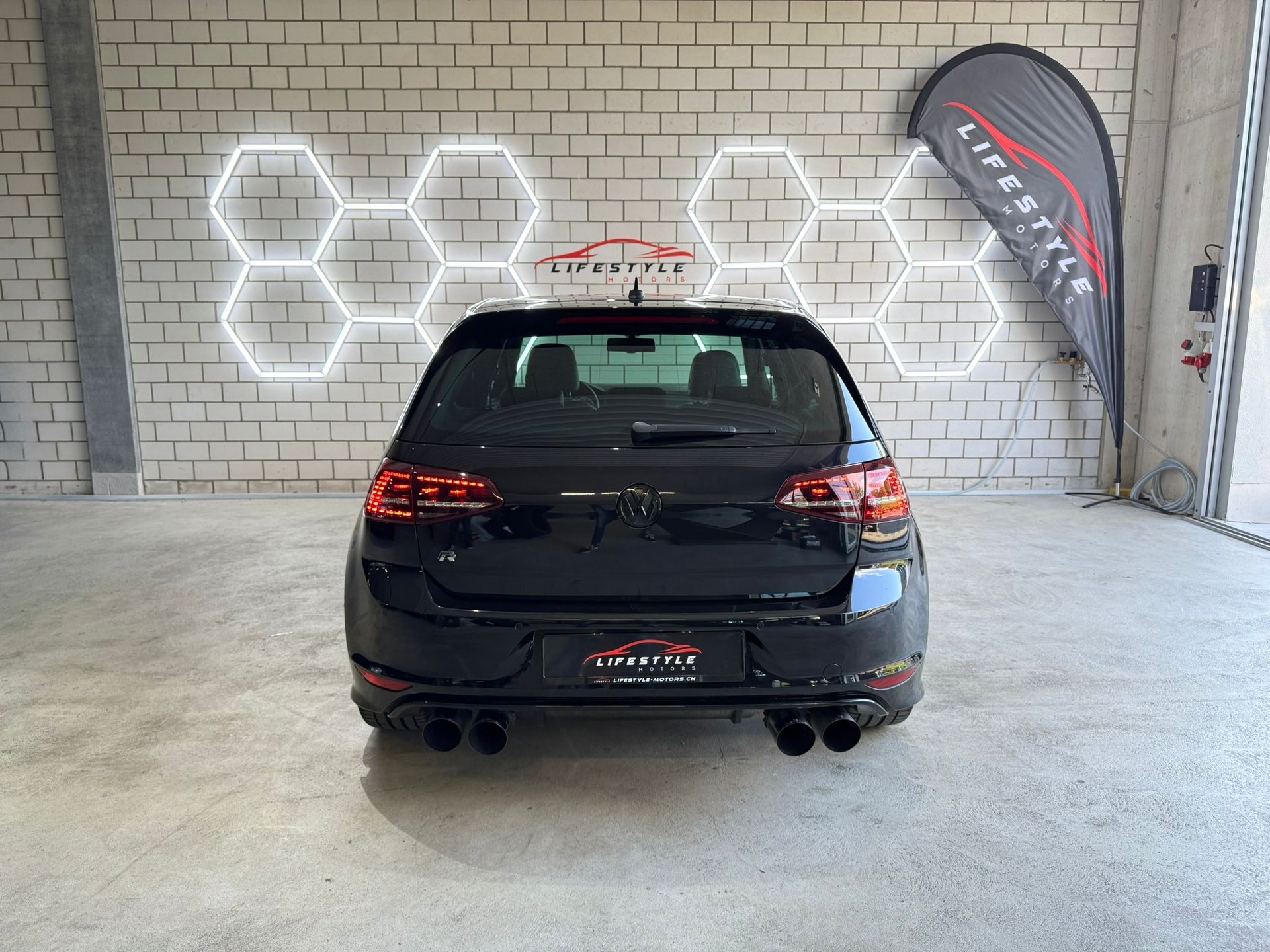 VW Golf 2.0 TSI R 4Motion DSG-image-3