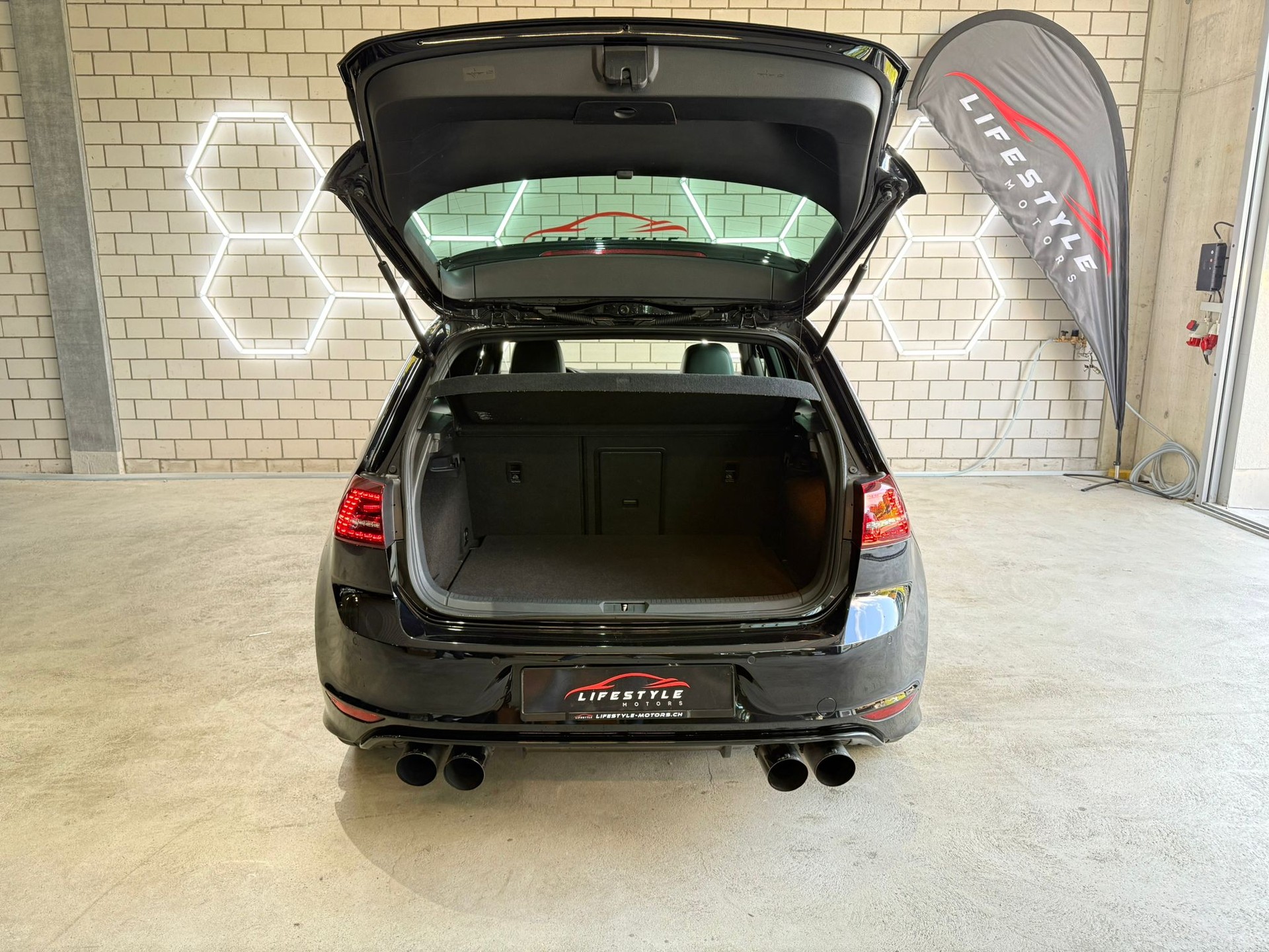 VW Golf 2.0 TSI R 4Motion DSG-image-12