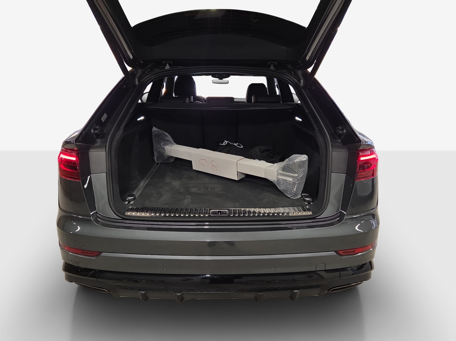 AUDI Q8 55 TFSI e quattro PHEV tiptronic-image-12