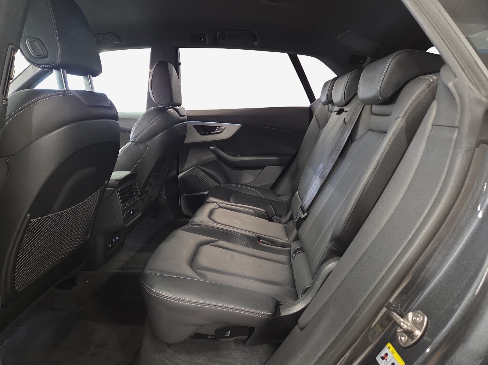 AUDI Q8 55 TFSI e quattro PHEV tiptronic-image-11
