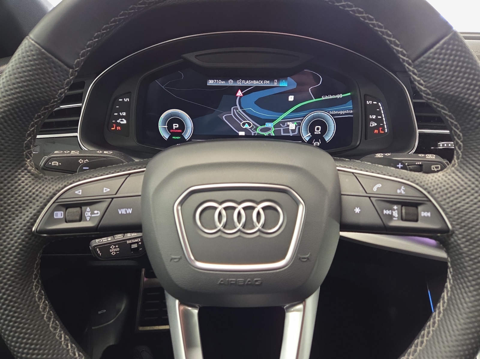 AUDI Q8 55 TFSI e quattro PHEV tiptronic-image-9