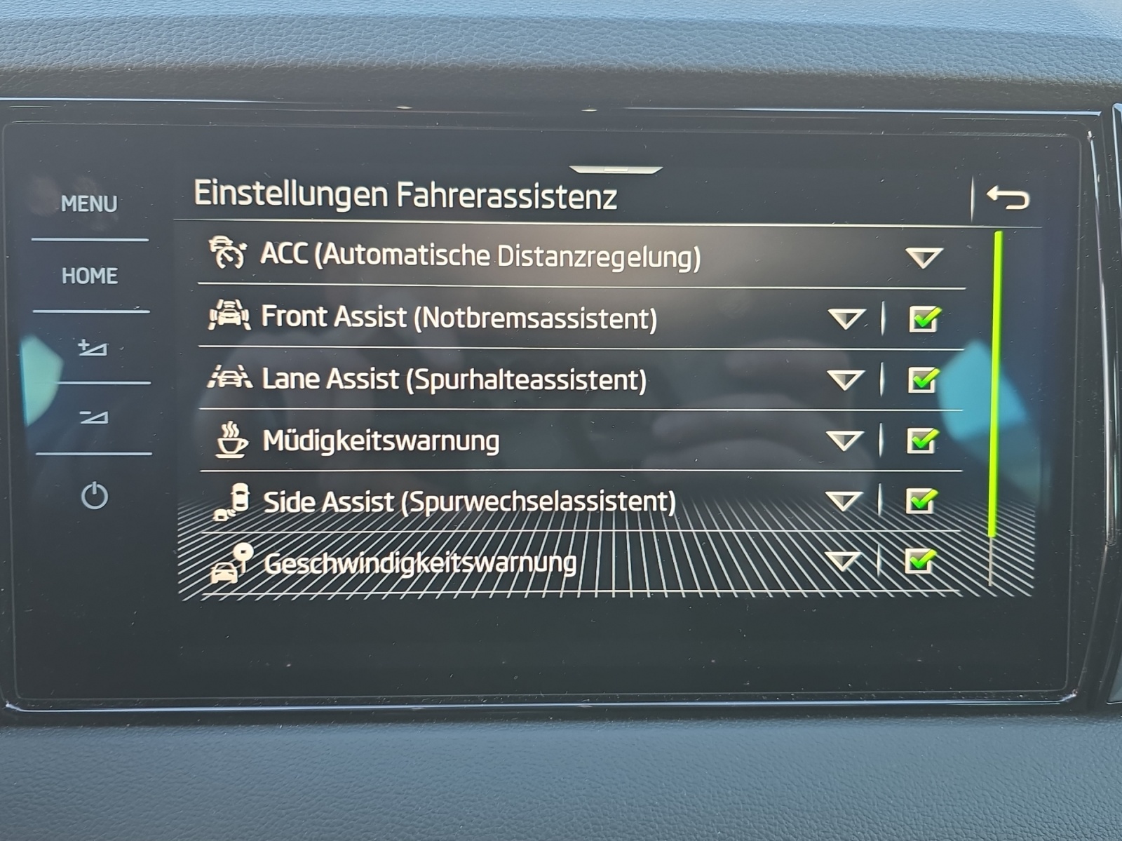SKODA Karoq 2.0 TSI SportLine 4x4 DSG-image-13