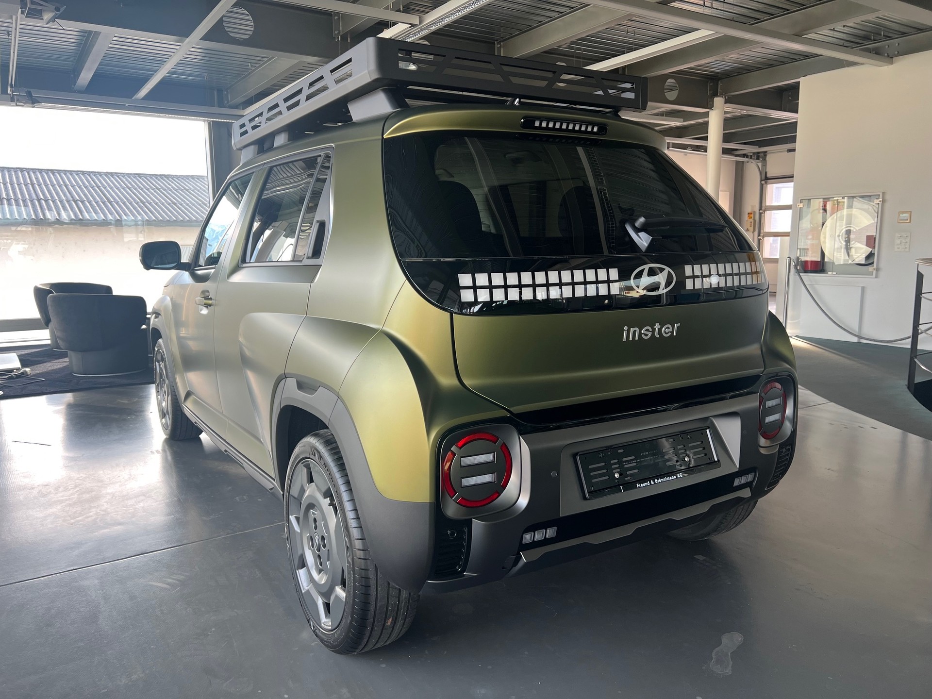 HYUNDAI Inster 49kWh Vertex Cross-image-3