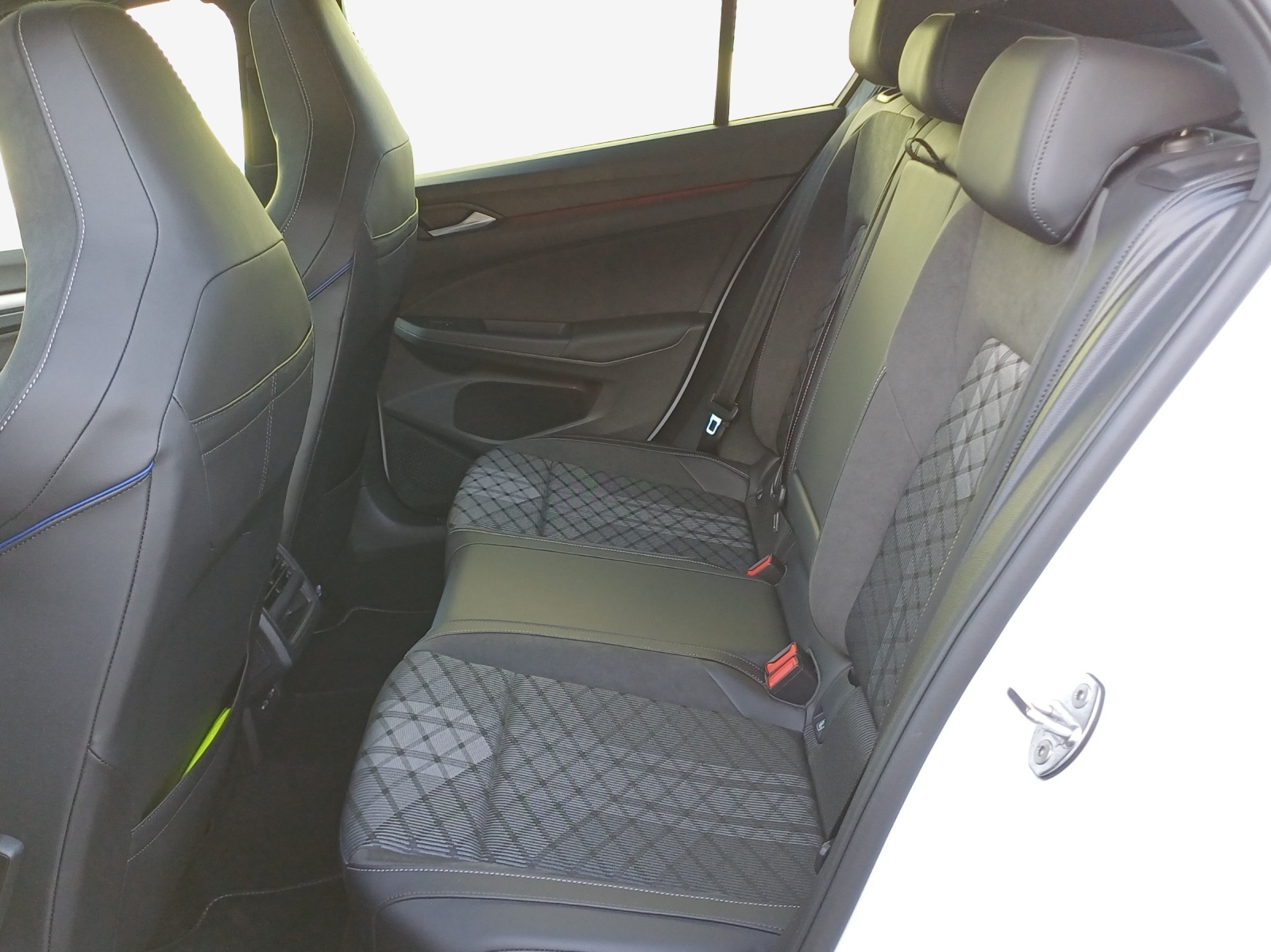 VW Golf 1.5 e TSI mHEV R-Line DSG-image-10