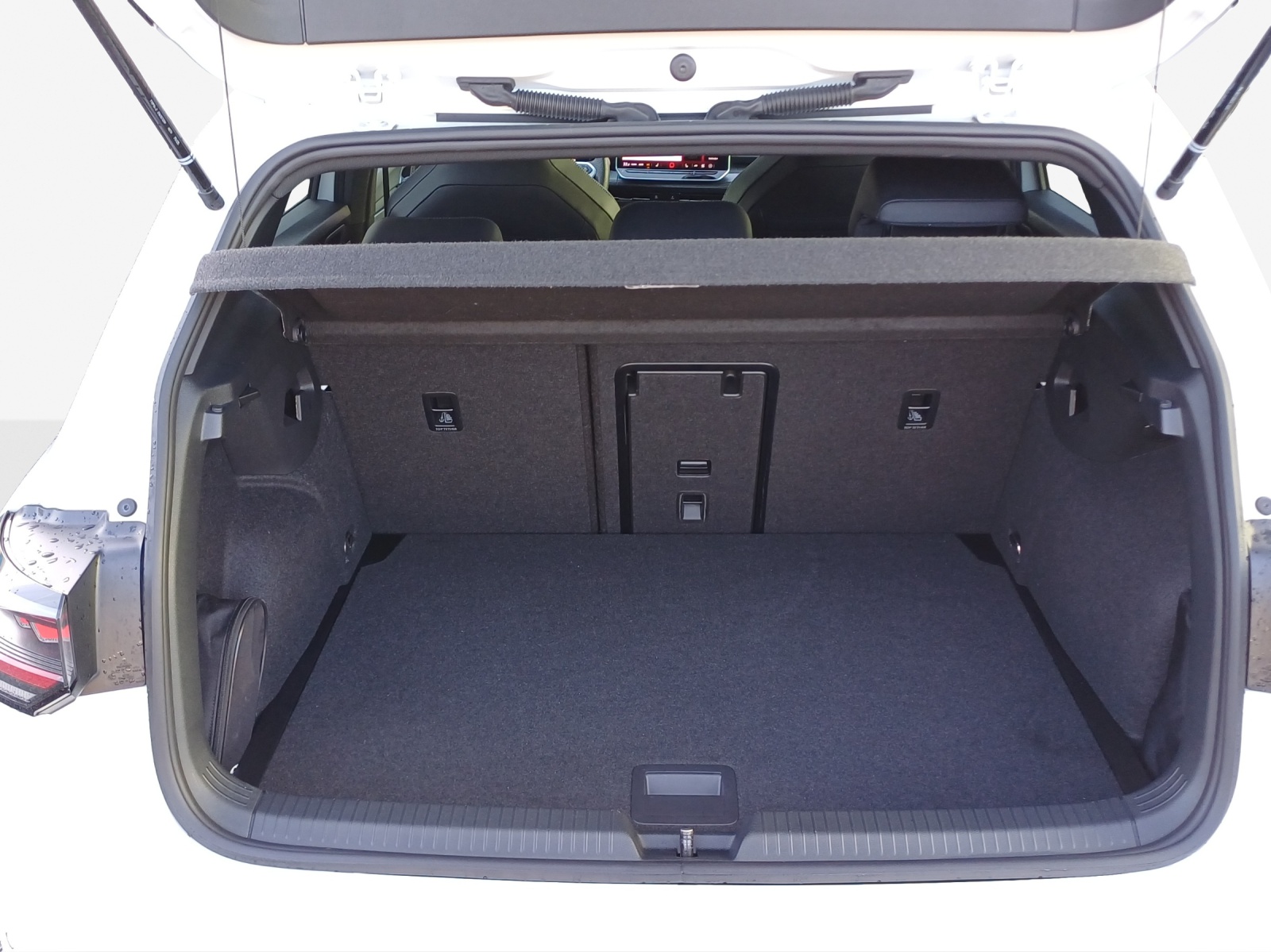 VW Golf 1.5 e TSI mHEV R-Line DSG-image-11