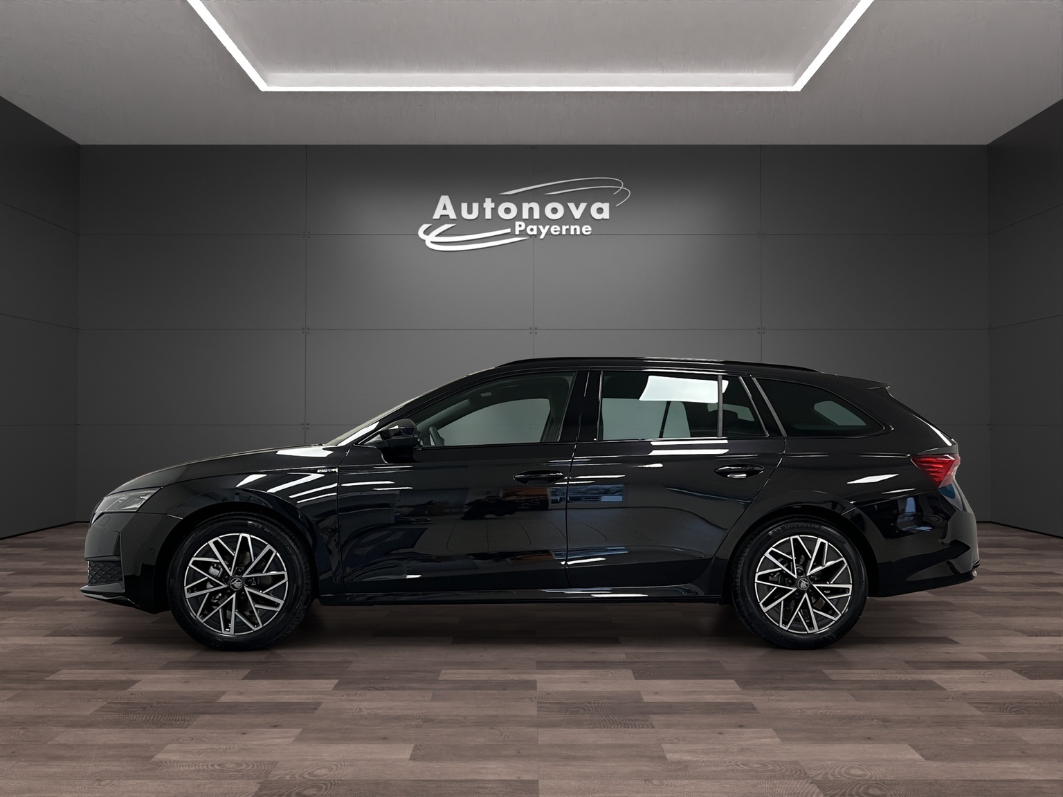 SKODA Octavia Combi 1.5 TSI mHEV DSG Sport Line-image-2