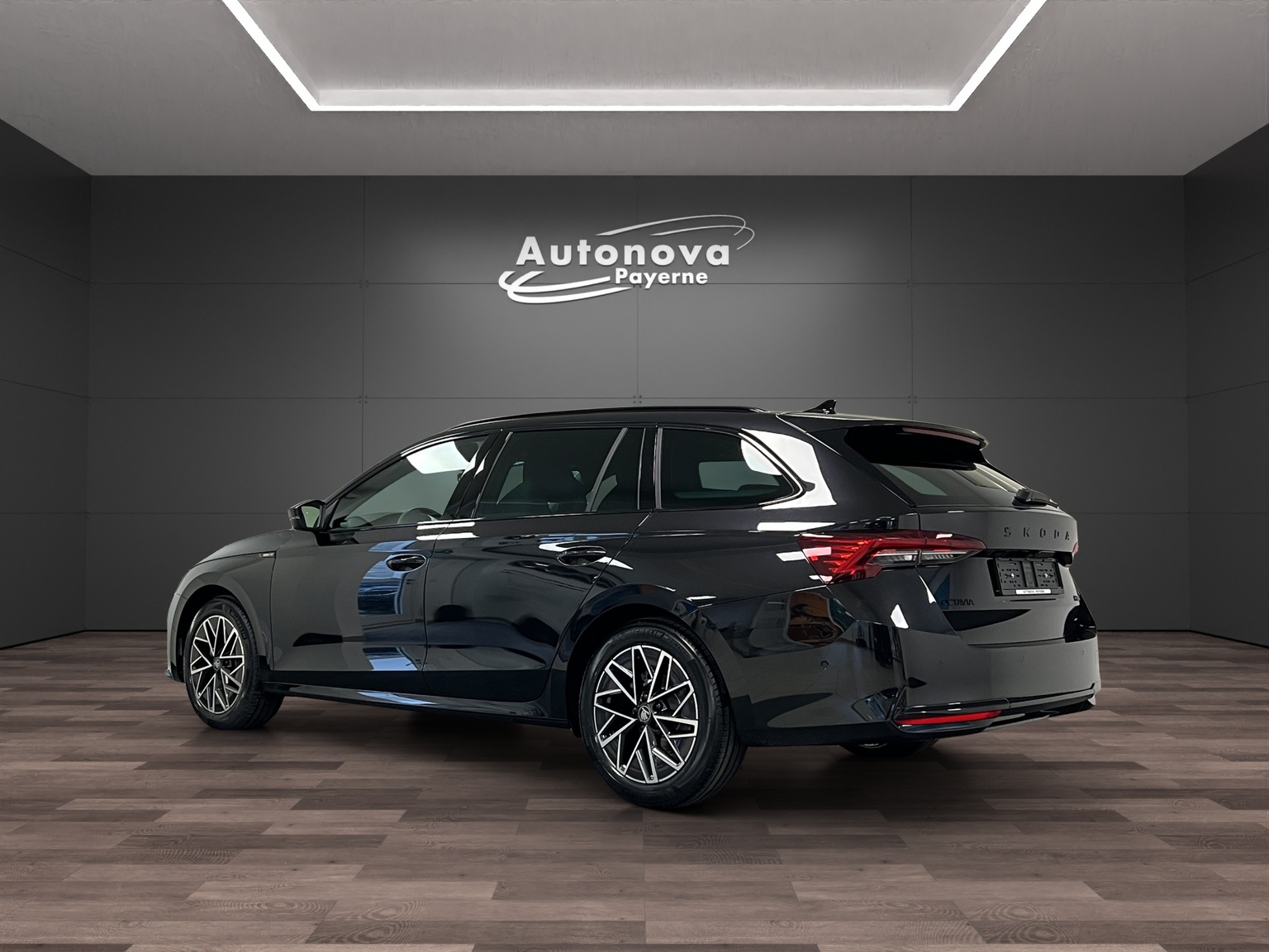 SKODA Octavia Combi 1.5 TSI mHEV DSG Sport Line-image-3