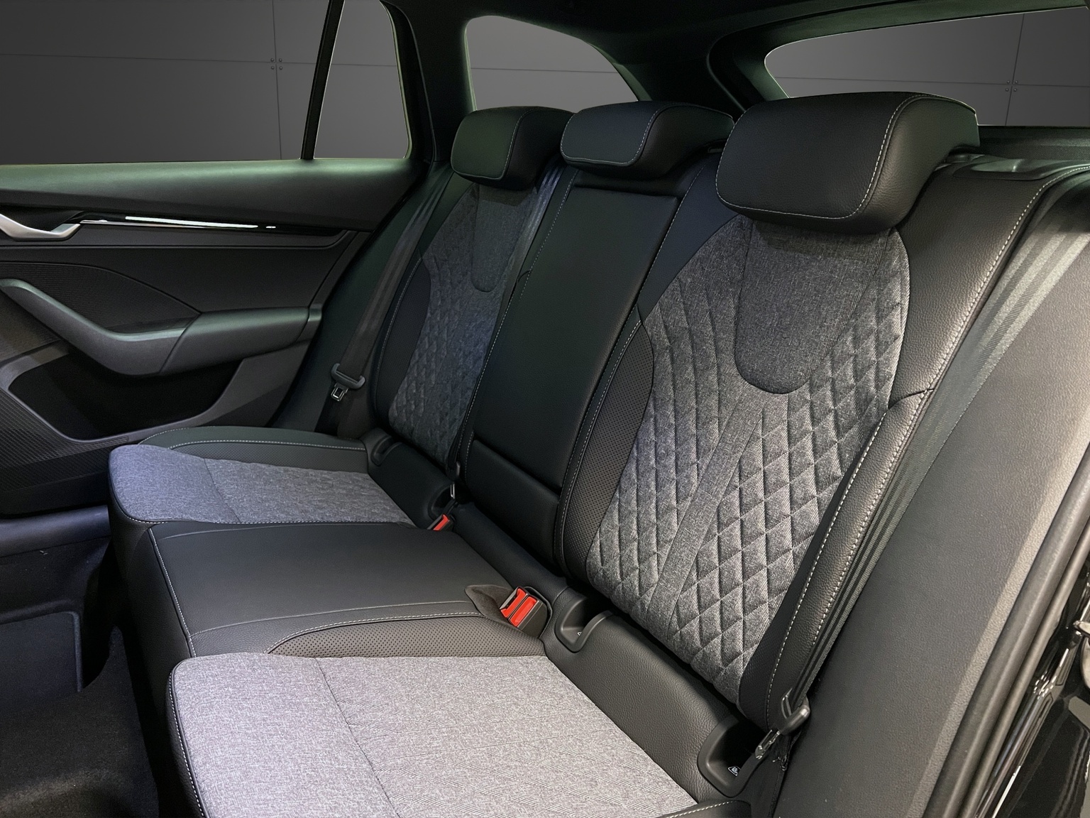 SKODA Octavia Combi 1.5 TSI mHEV DSG Sport Line-image-8