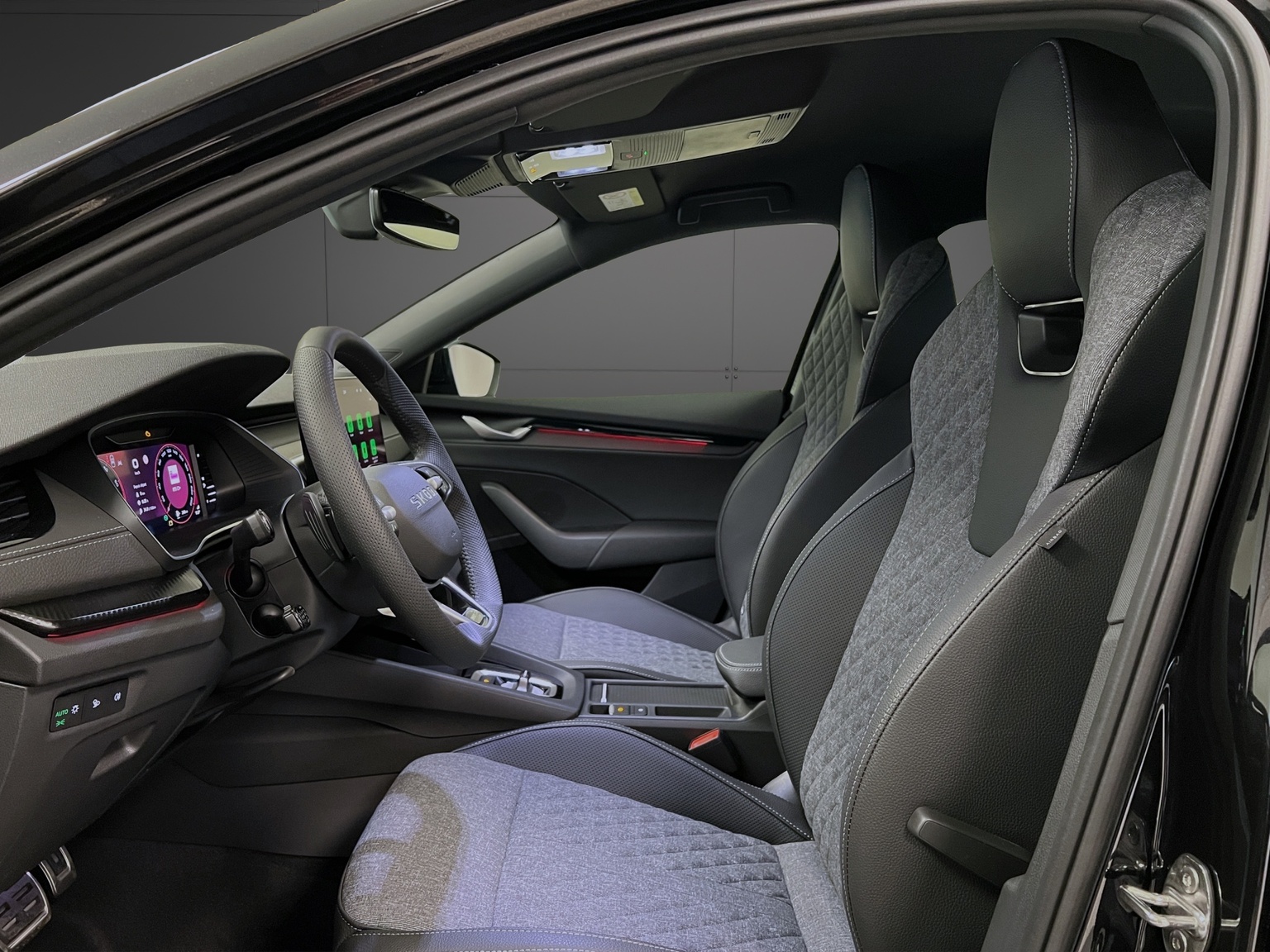 SKODA Octavia Combi 1.5 TSI mHEV DSG Sport Line-image-5