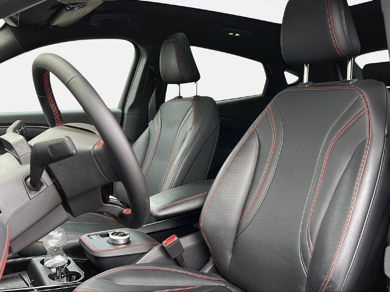 FORD Mustang Mach-E Premium AWD-image-9