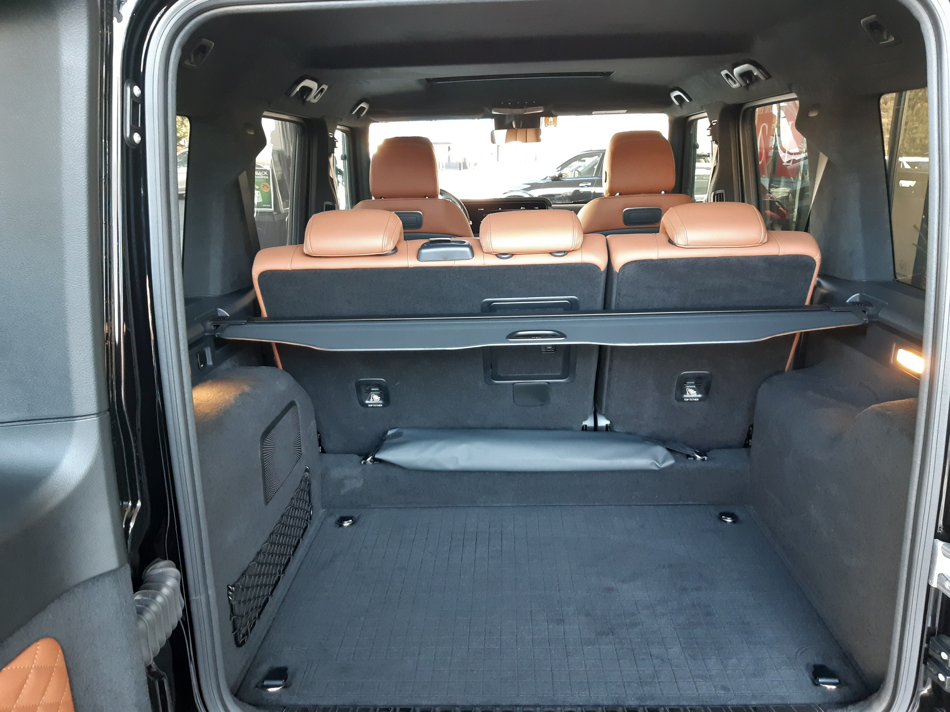 MERCEDES-BENZ G 400 d AMG-Line-image-15