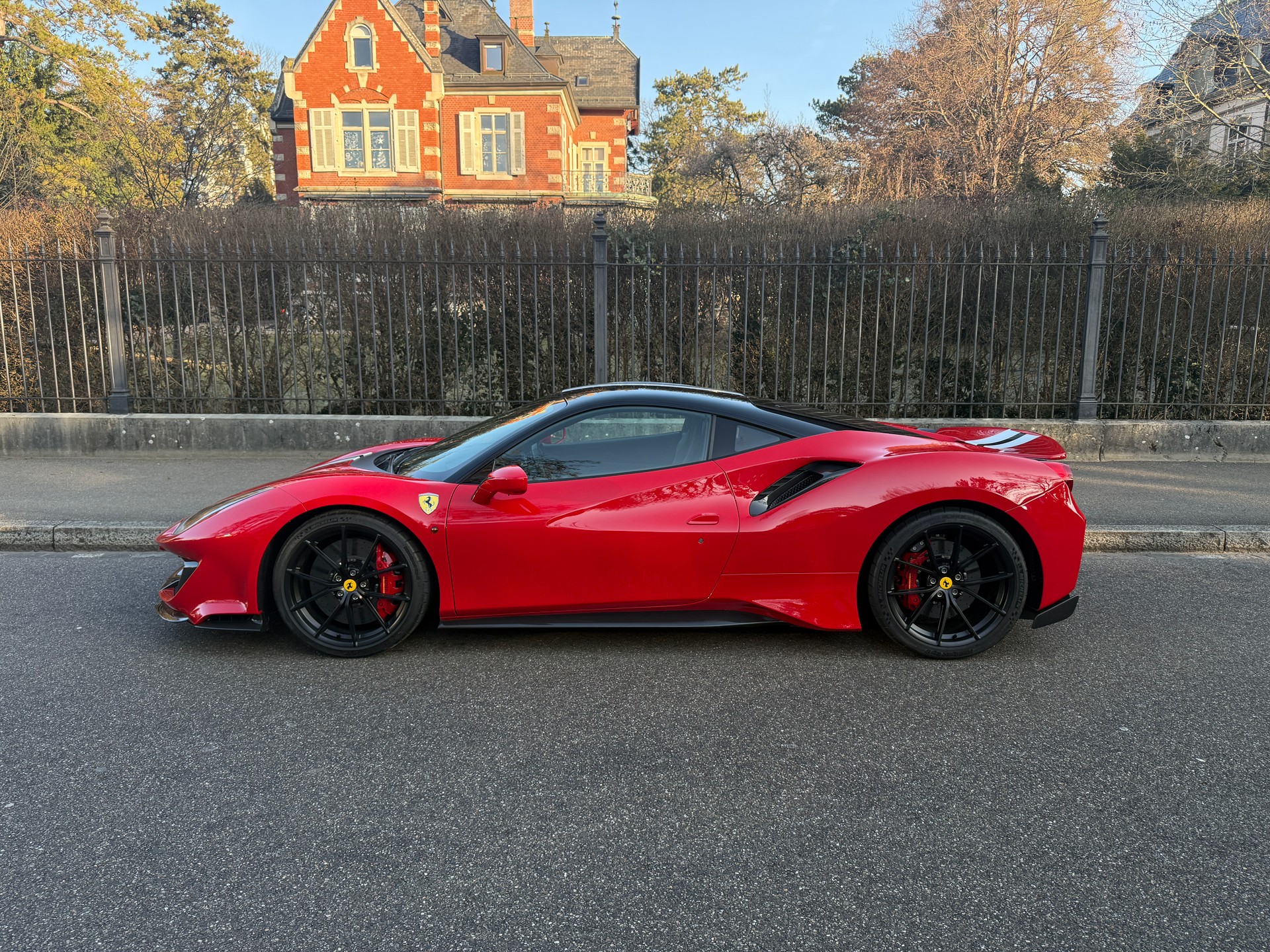 FERRARI 488 Pista 3.9 V8-showroom-element-2