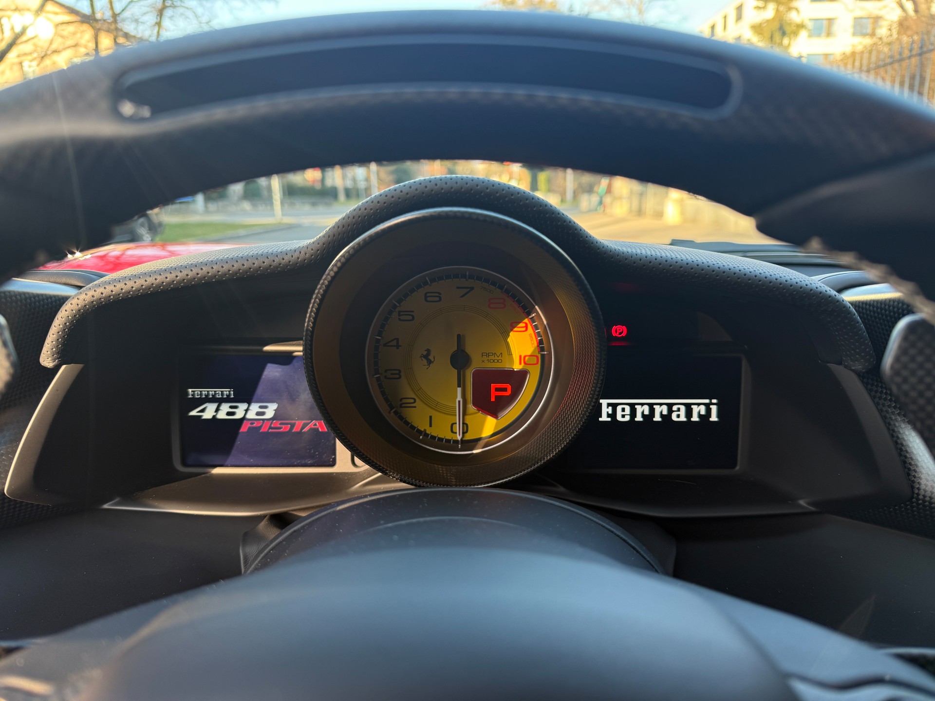 FERRARI 488 Pista 3.9 V8-image-9