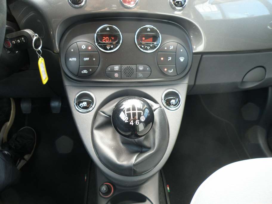 FIAT 500 C 0.9 T TwinAir 105 Lounge-image-7