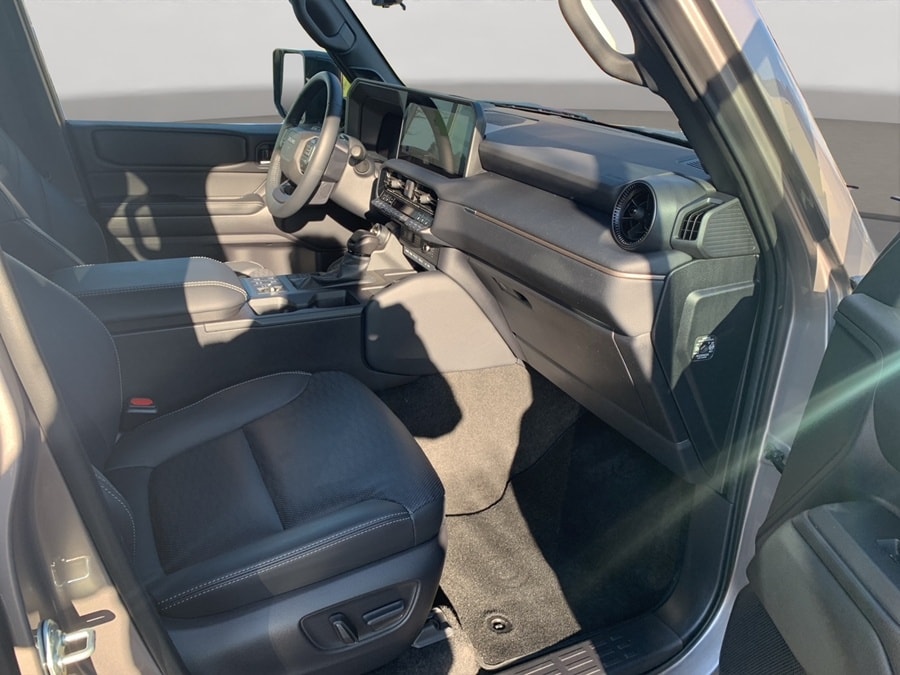 TOYOTA Land Cruiser 2.8TD Invincible-image-9