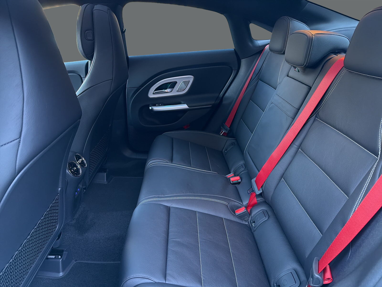 MERCEDES-BENZ CLA 220 8G-DCT 4Matic-image-13