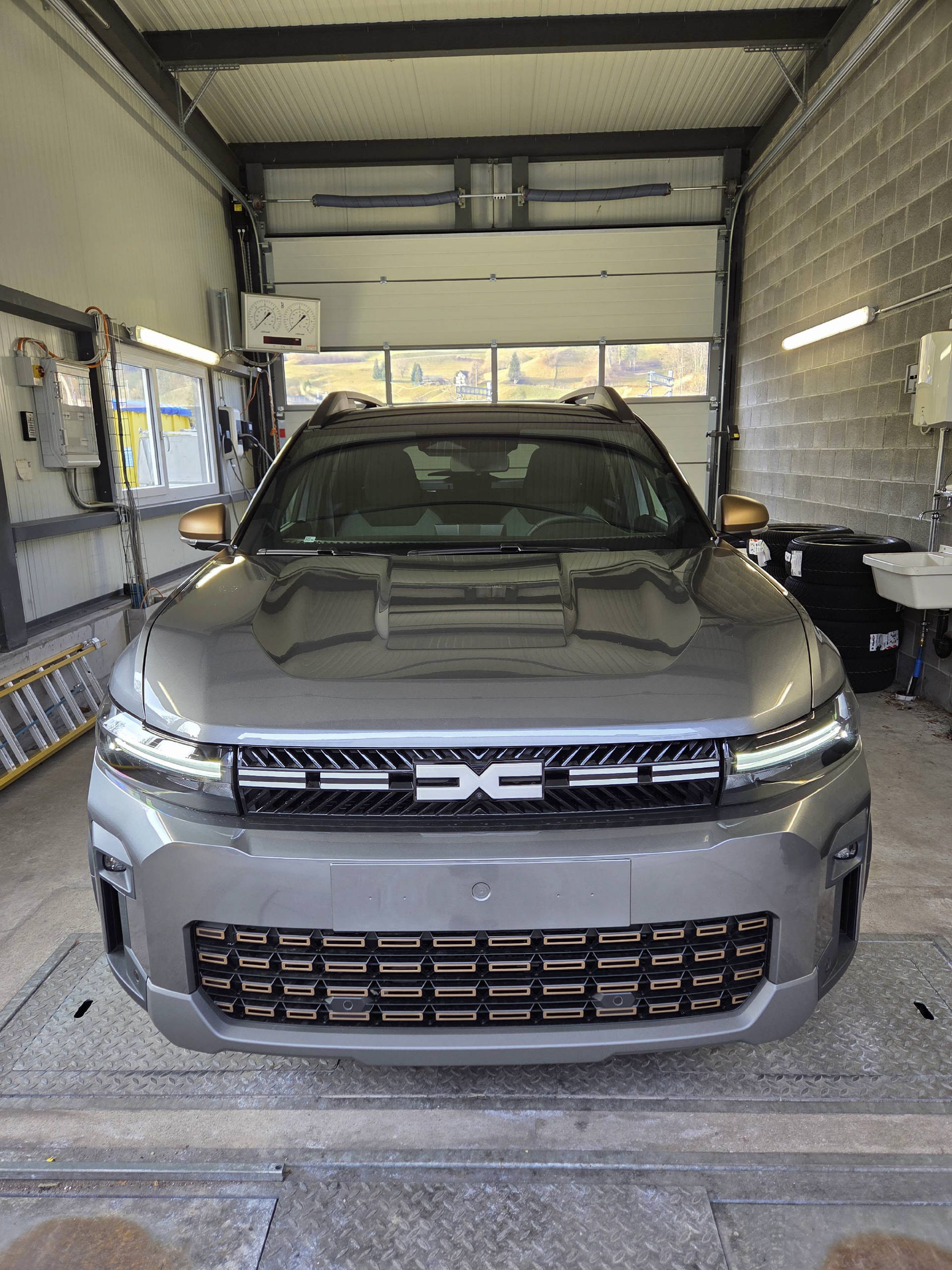 DACIA Bigster 1.2 TCe Extreme 4WD-image-1