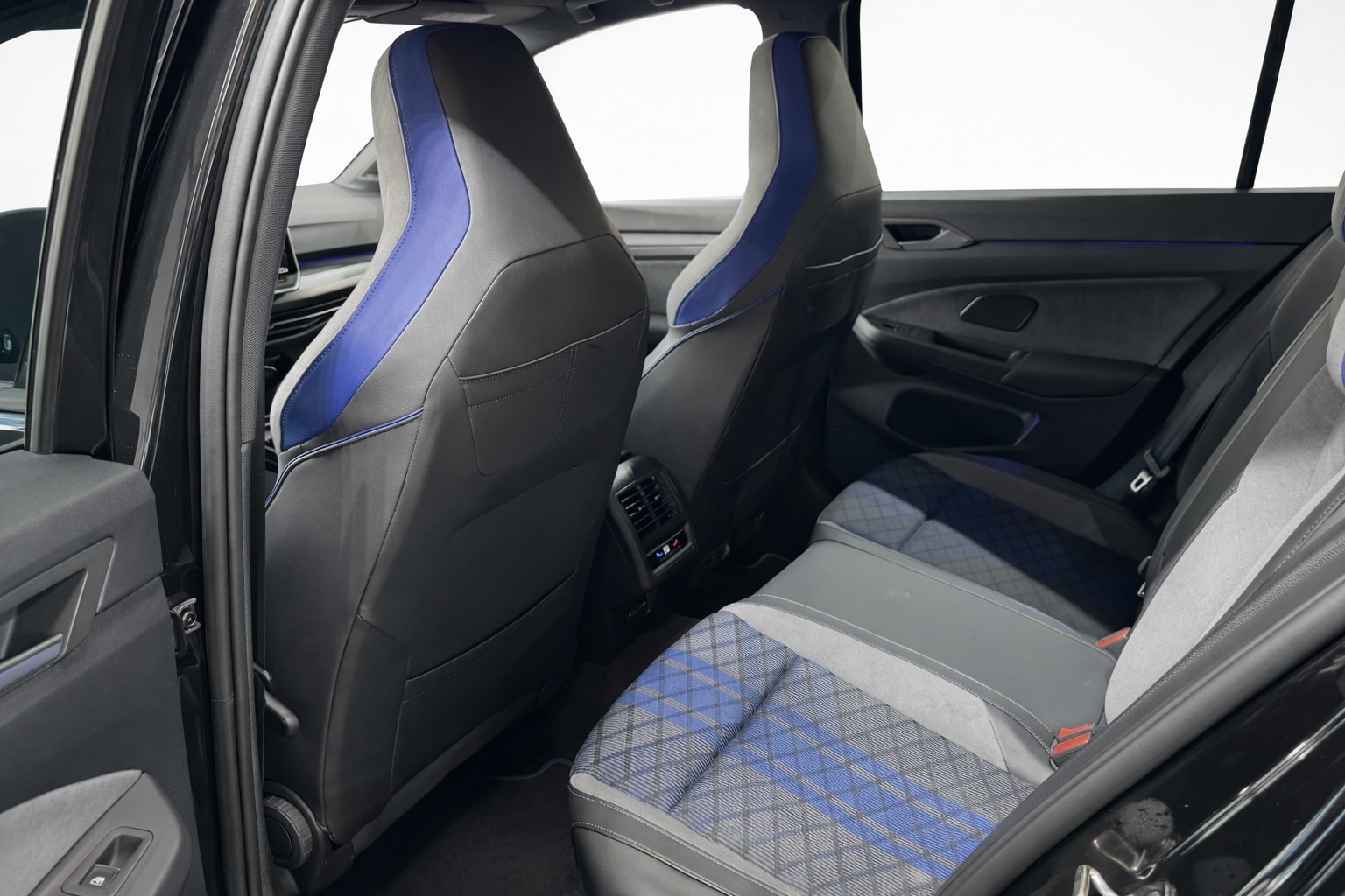 VW Golf 2.0 TSI R Black Edition DSG 4 Motion * AKRAPOVIC * 5 Jahre Garantie * Facelift *-image-12