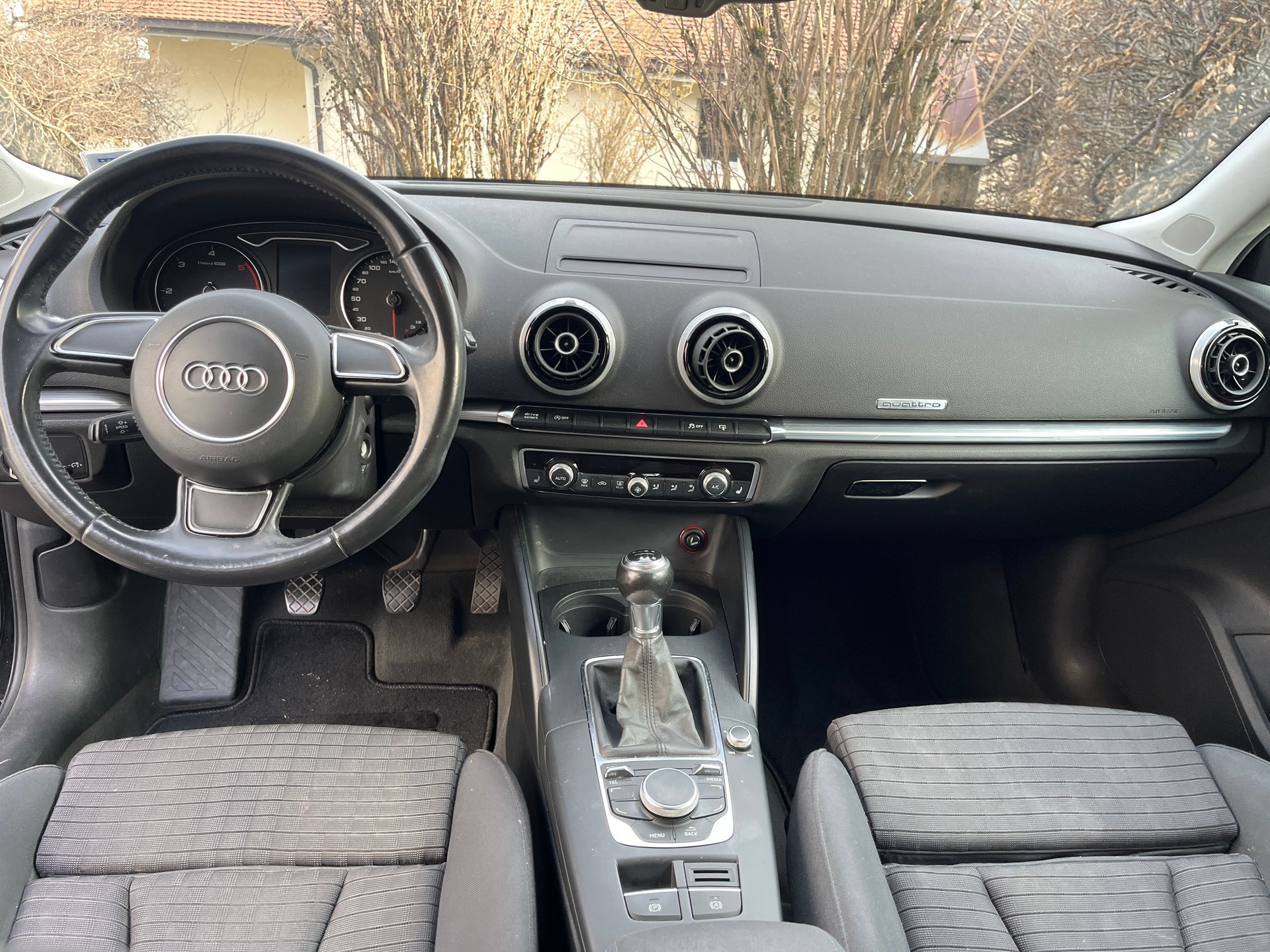 AUDI A3 Sportback 2.0 TDI Ambition quattro-image-3
